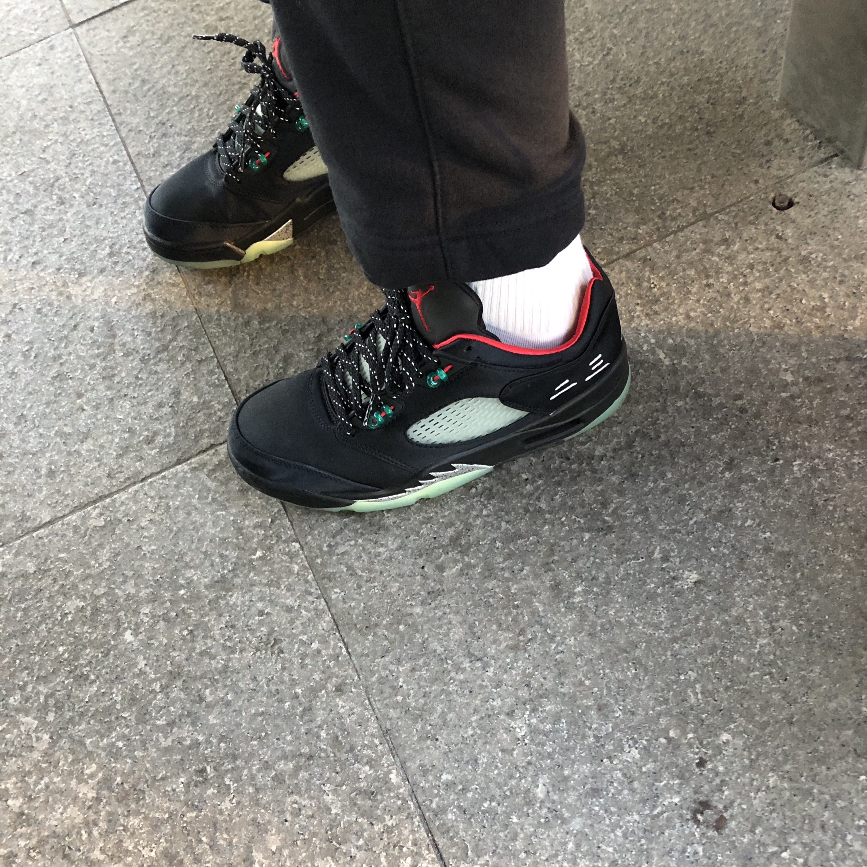 Jordan 5 x Clot Retro Low SP Anthracite 착용 스타일 - 1