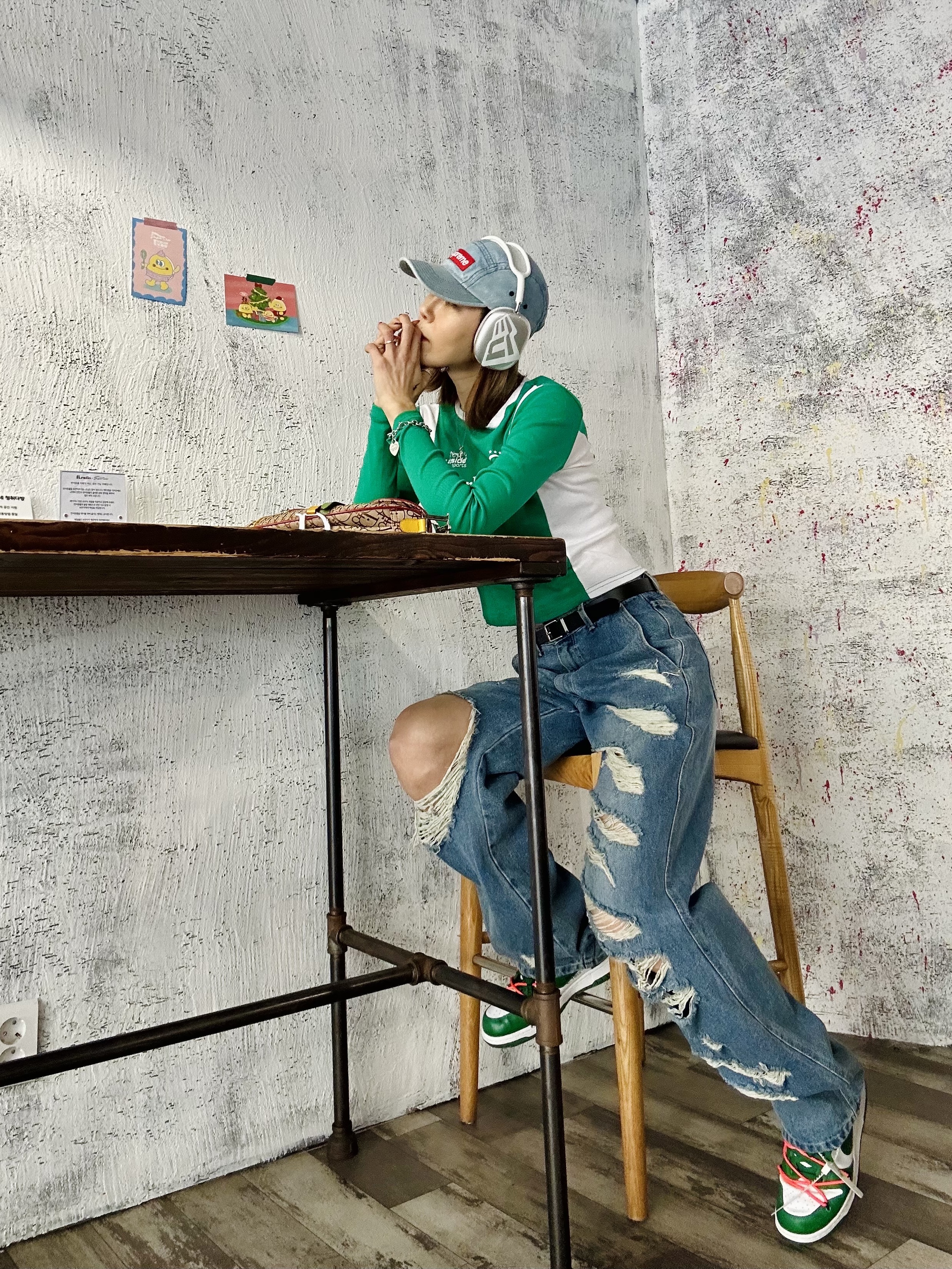 Apple AirPods Max Lightning Silver (Korean Ver.), Nike x Off-White Dunk Low Pine Green 착용 스타일 - 2
