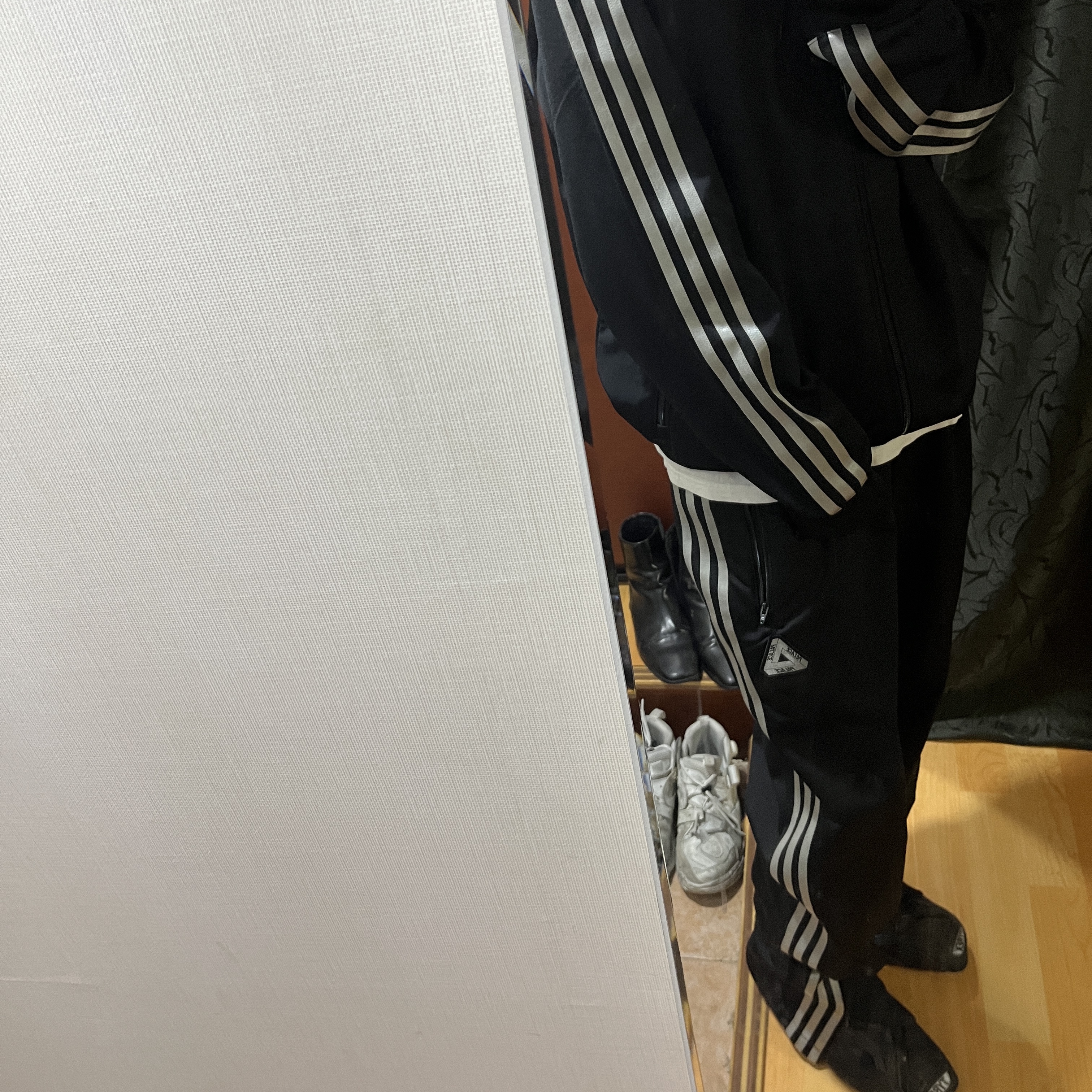 Palace x Adidas Hooded Firebird Track Top Black - 23SS, Palace x Adidas Firebird Track Pants Black - 23SS 착용 스타일 - 2