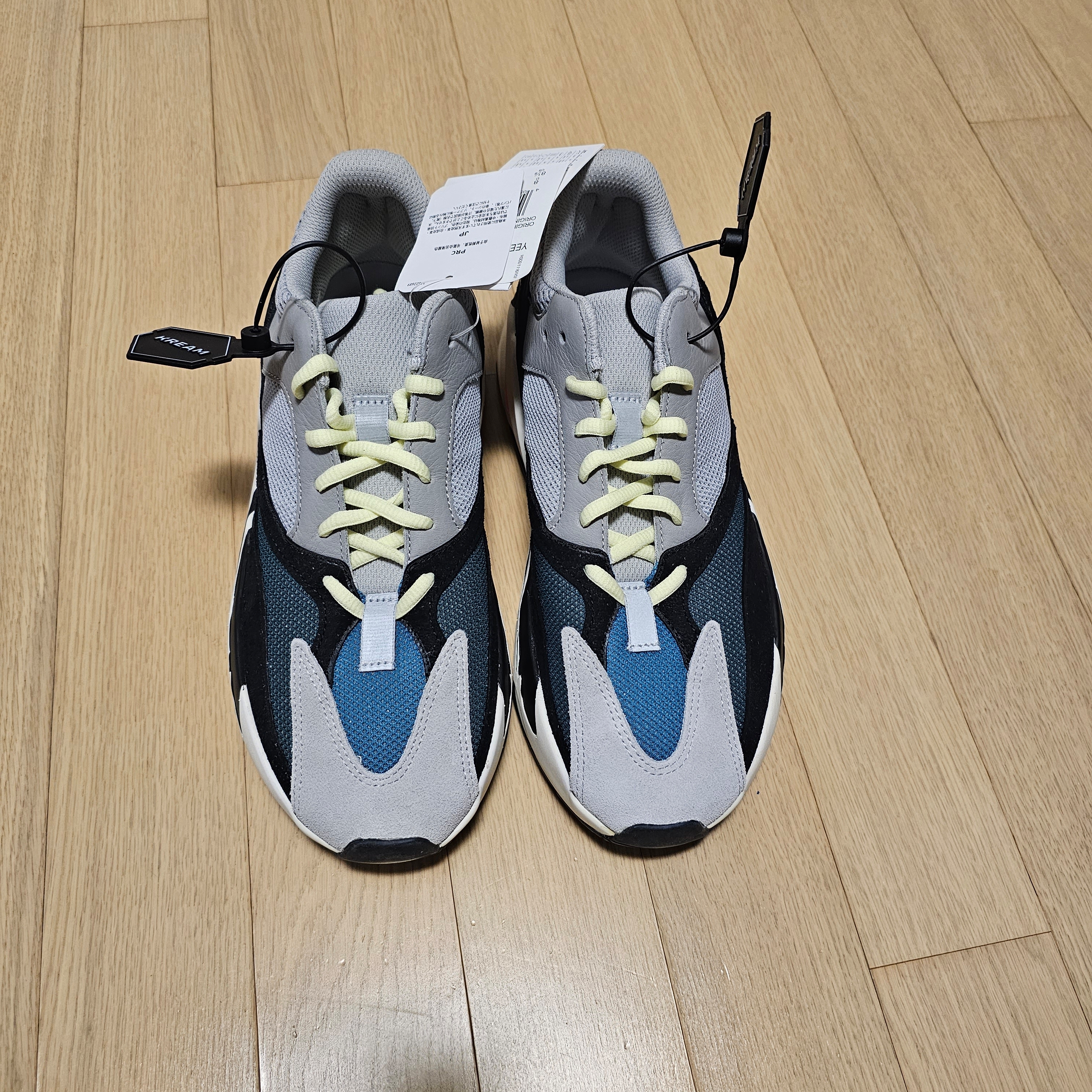 Adidas Yeezy Boost 700 Wave Runner Solid Grey 2017/2019 착용 스타일 - 1