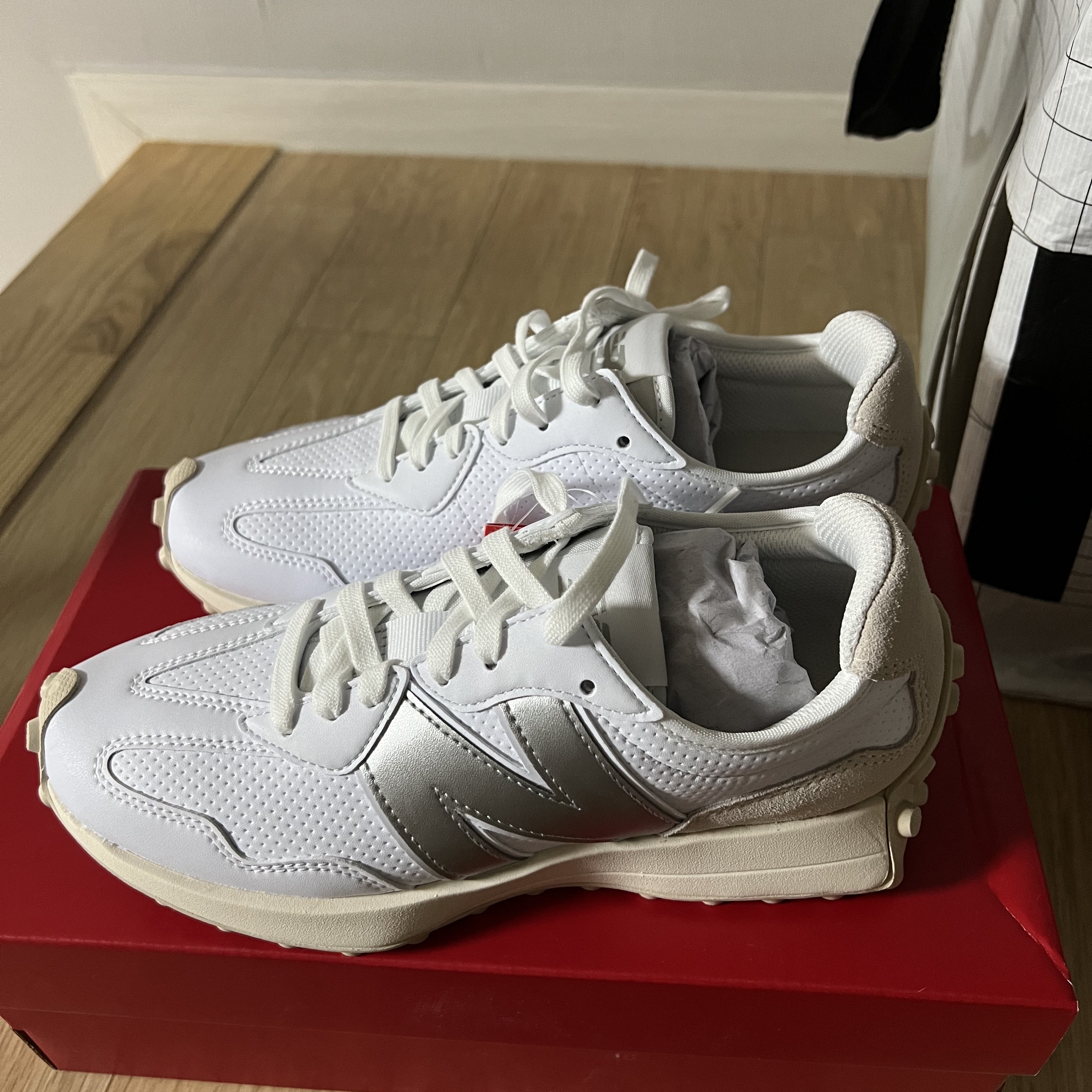 (W) New Balance 327 Golf White 착용 스타일 - 2
