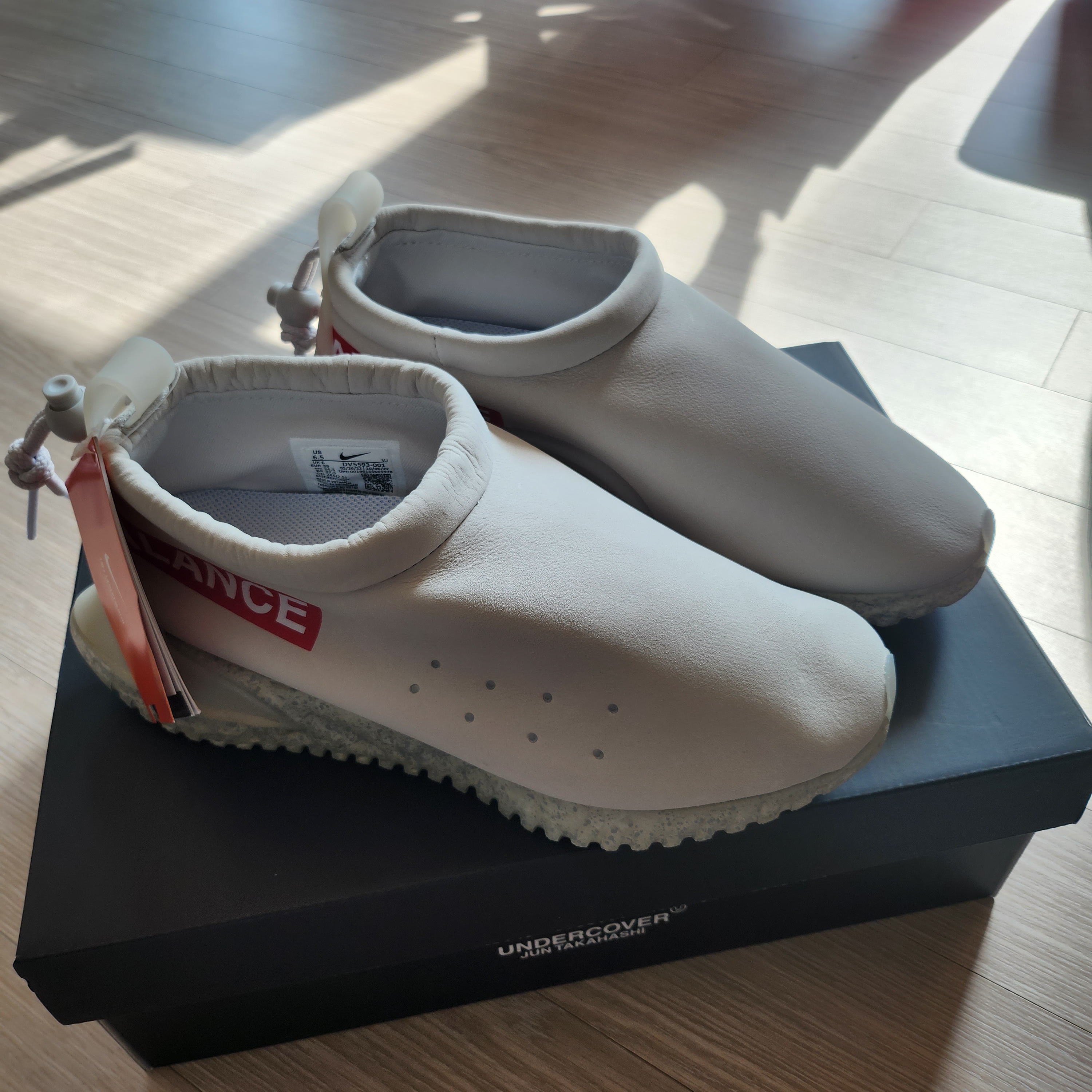 Nike x Undercover Moc Flow SP Light Bone 착용 스타일 - 2