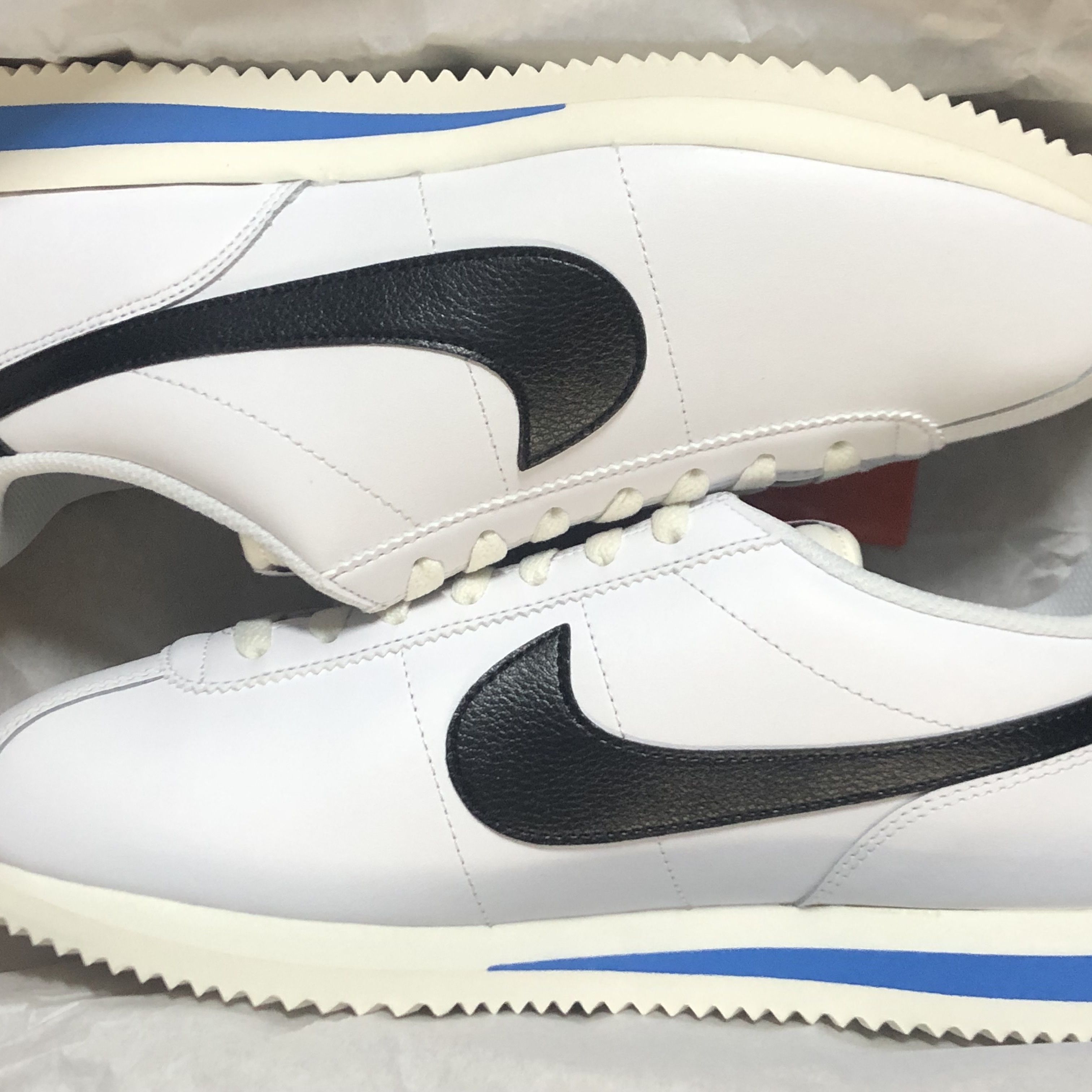Nike Cortez White and Black 착용 스타일