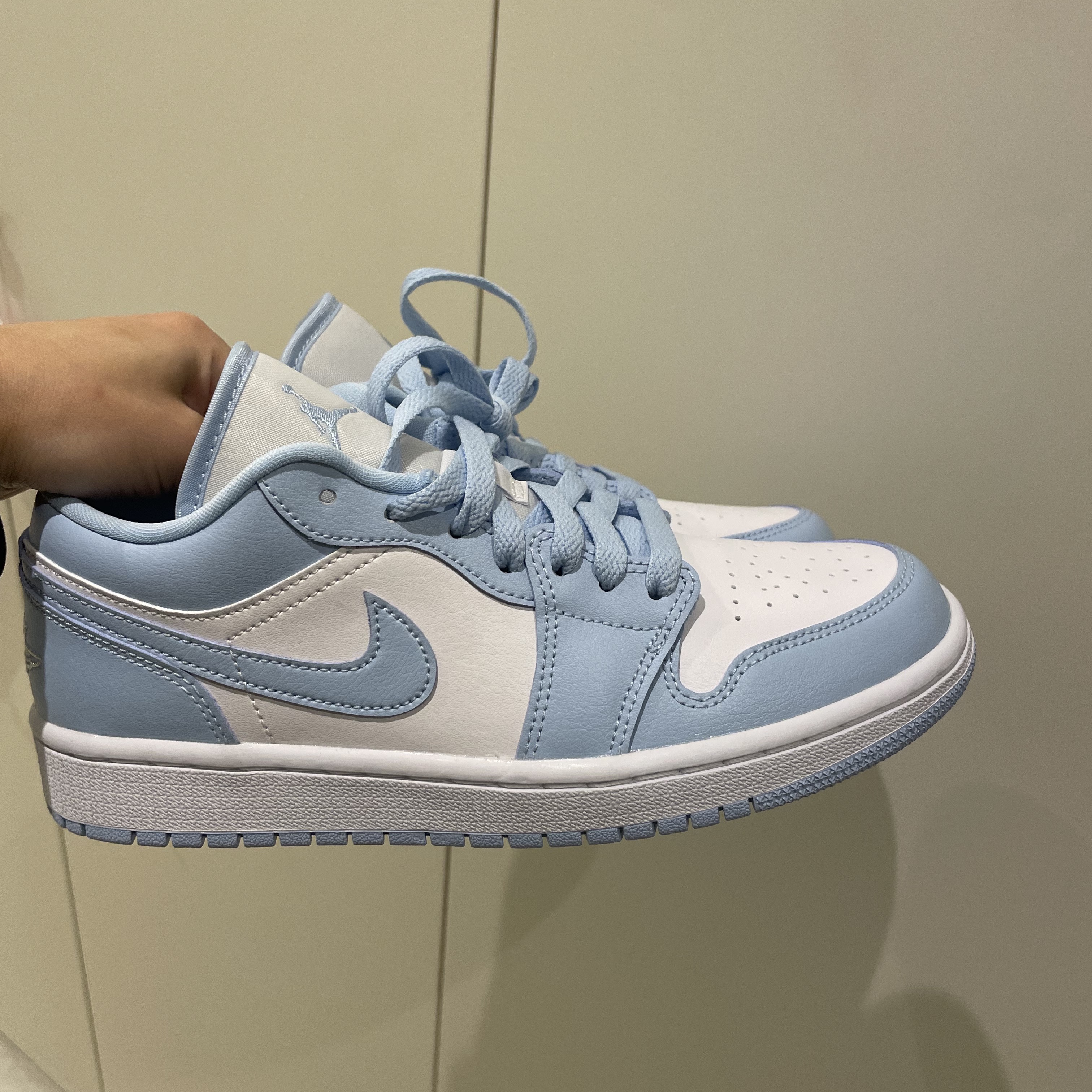 (W) Jordan 1 Low White Ice Blue 착용 스타일