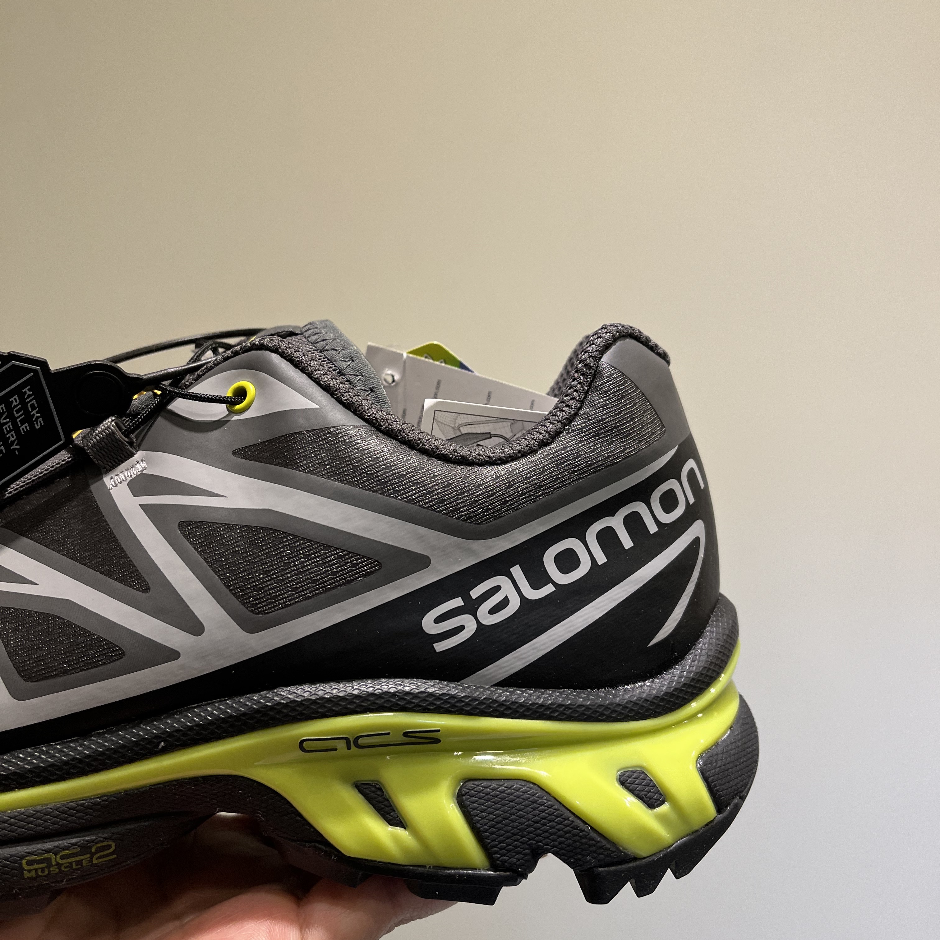 Salomon XT-6 Black Evening Primrose 착용 스타일 - 3