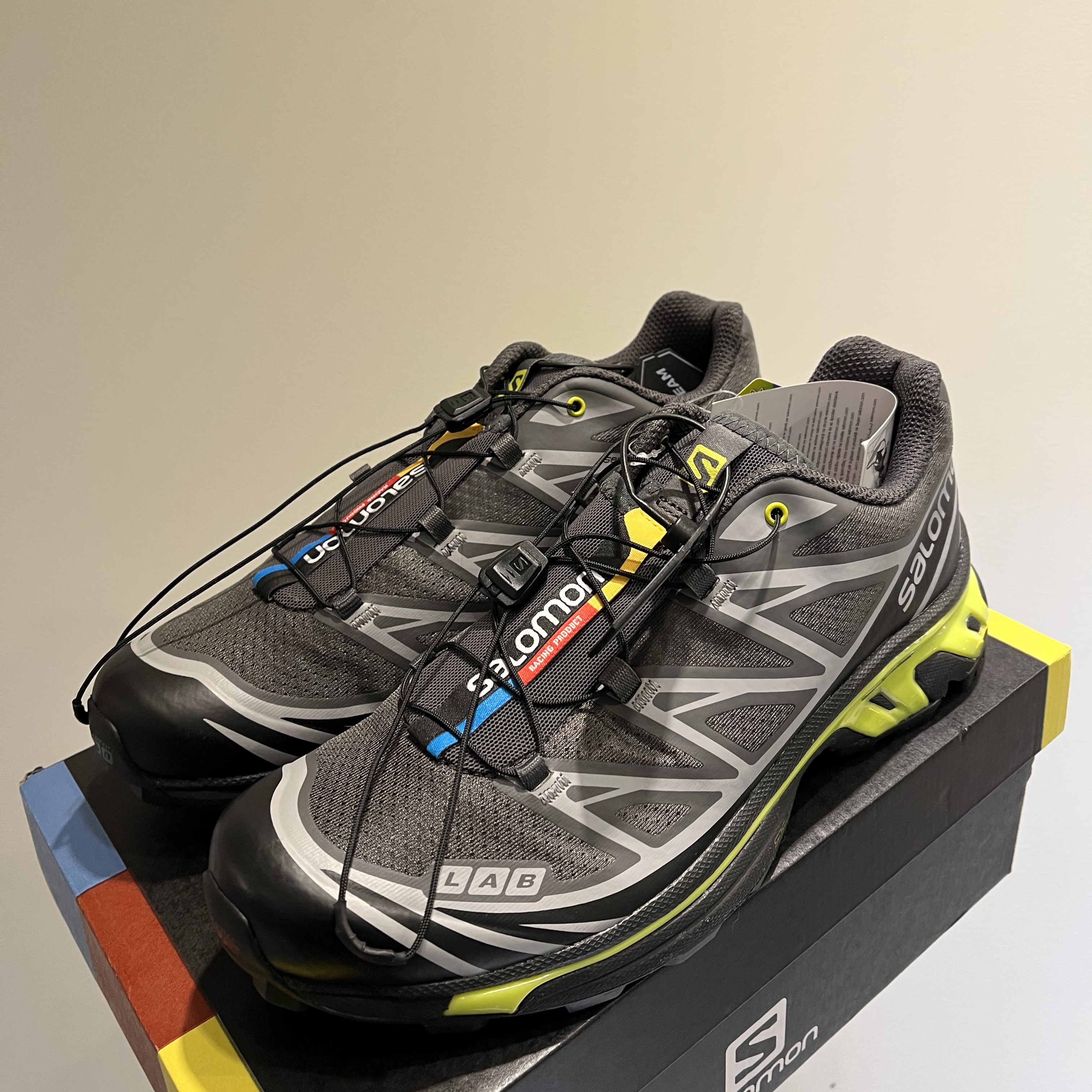 Salomon XT-6 Black Evening Primrose 착용 스타일 - 2