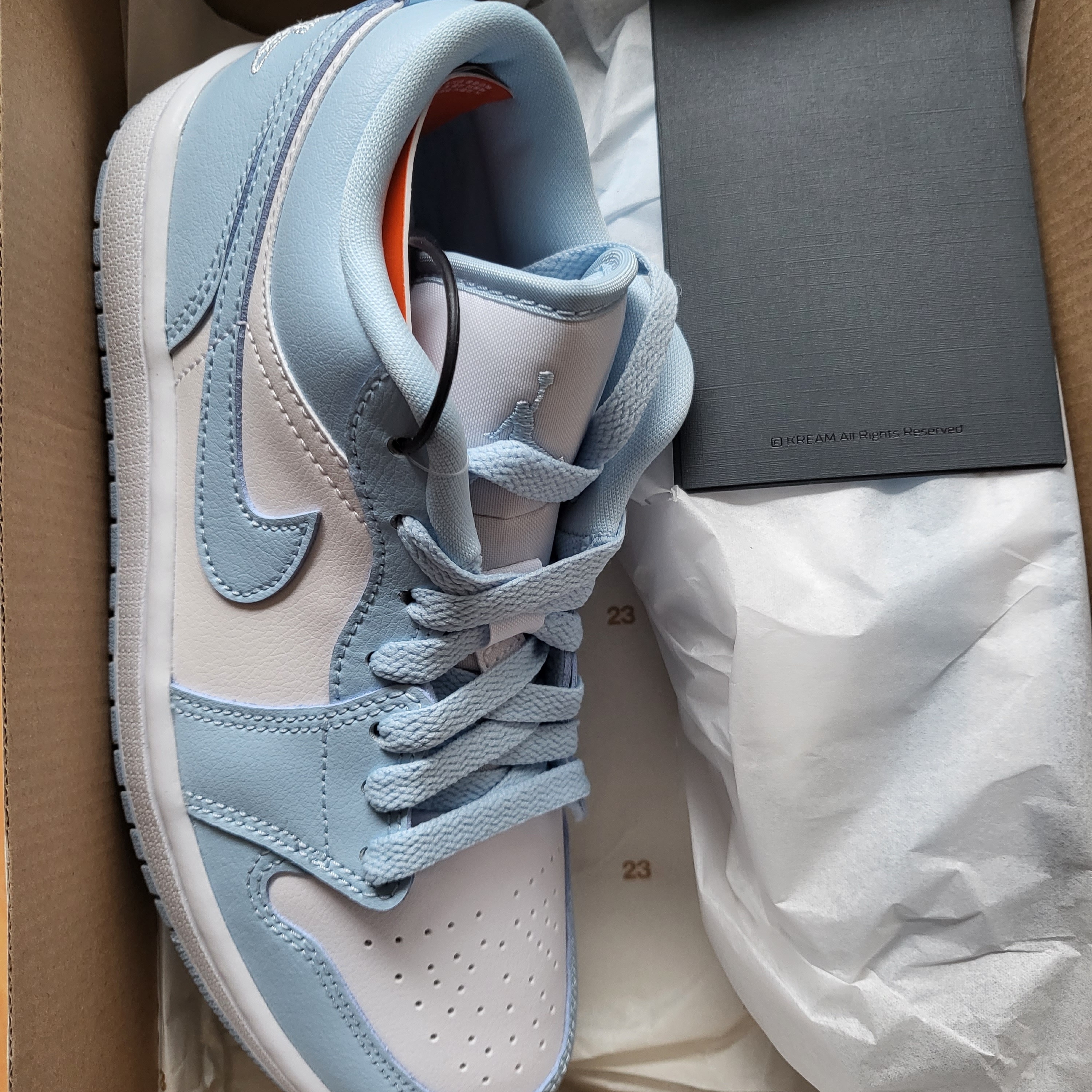 (W) Jordan 1 Low White Ice Blue 착용 스타일 - 1