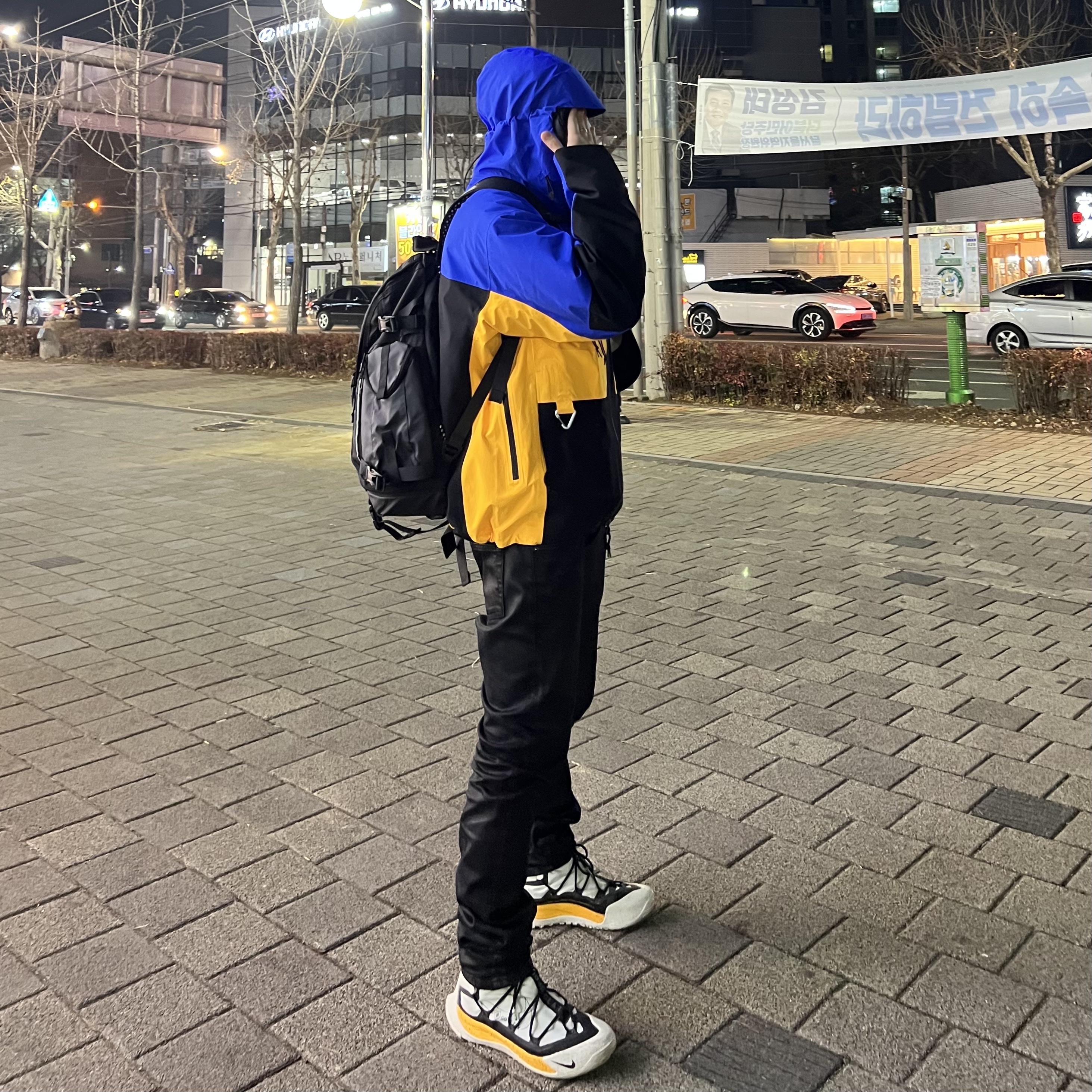 Nike ACG Gore-Tex Misery Ridge Jacket Hyper Royal - US/EU, Undermycar Black Mamba Slim Fit Red Stitch Wax Coating Jeans Rumba Red - 22FW 착용 스타일
