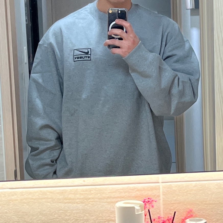 Nike x Stussy NRG Fleece Crewneck Dark Grey Heather (DO9337-063) 착용 스타일