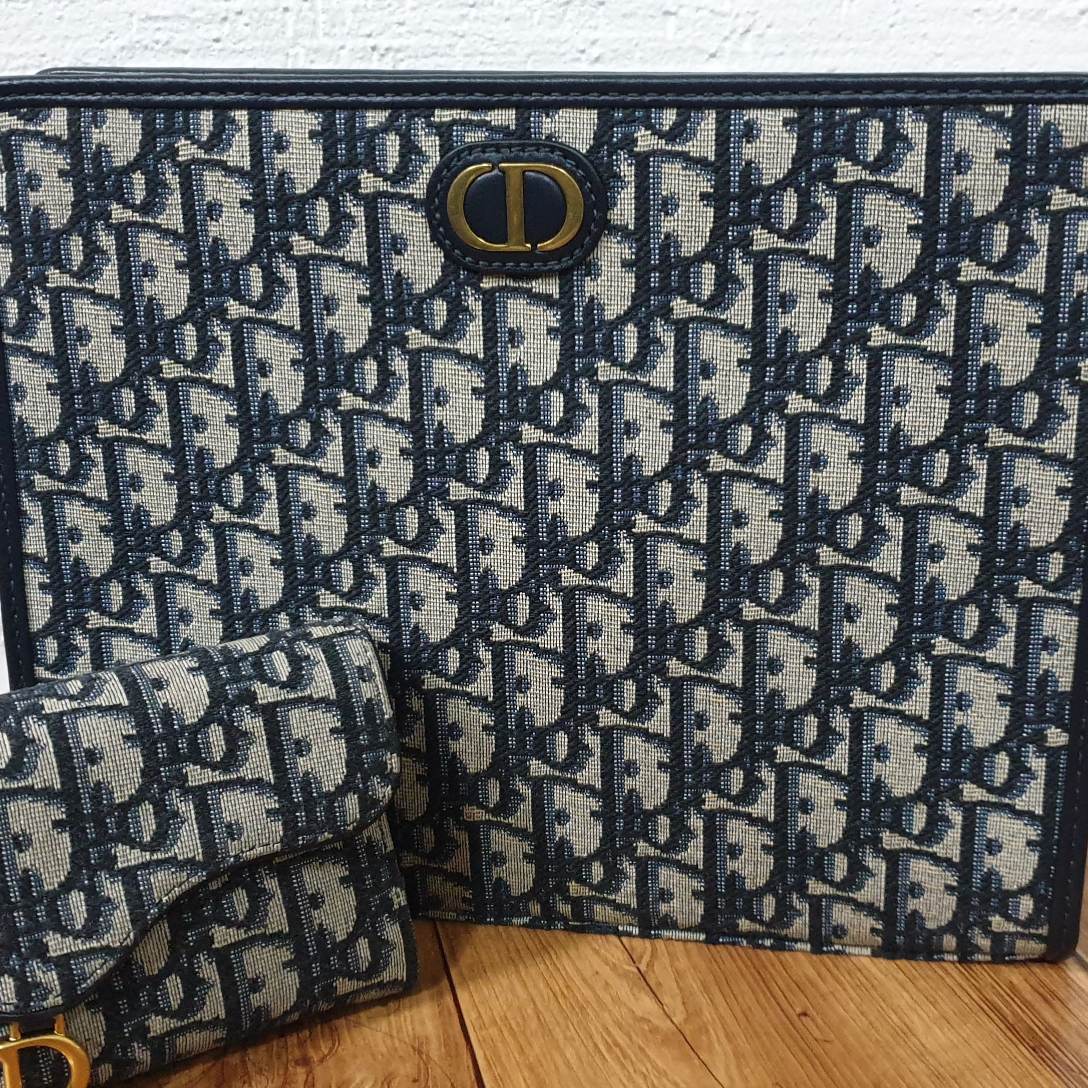 Dior 30 Montaigne Pouch Blue Dior Oblique Jacquard 착용 스타일