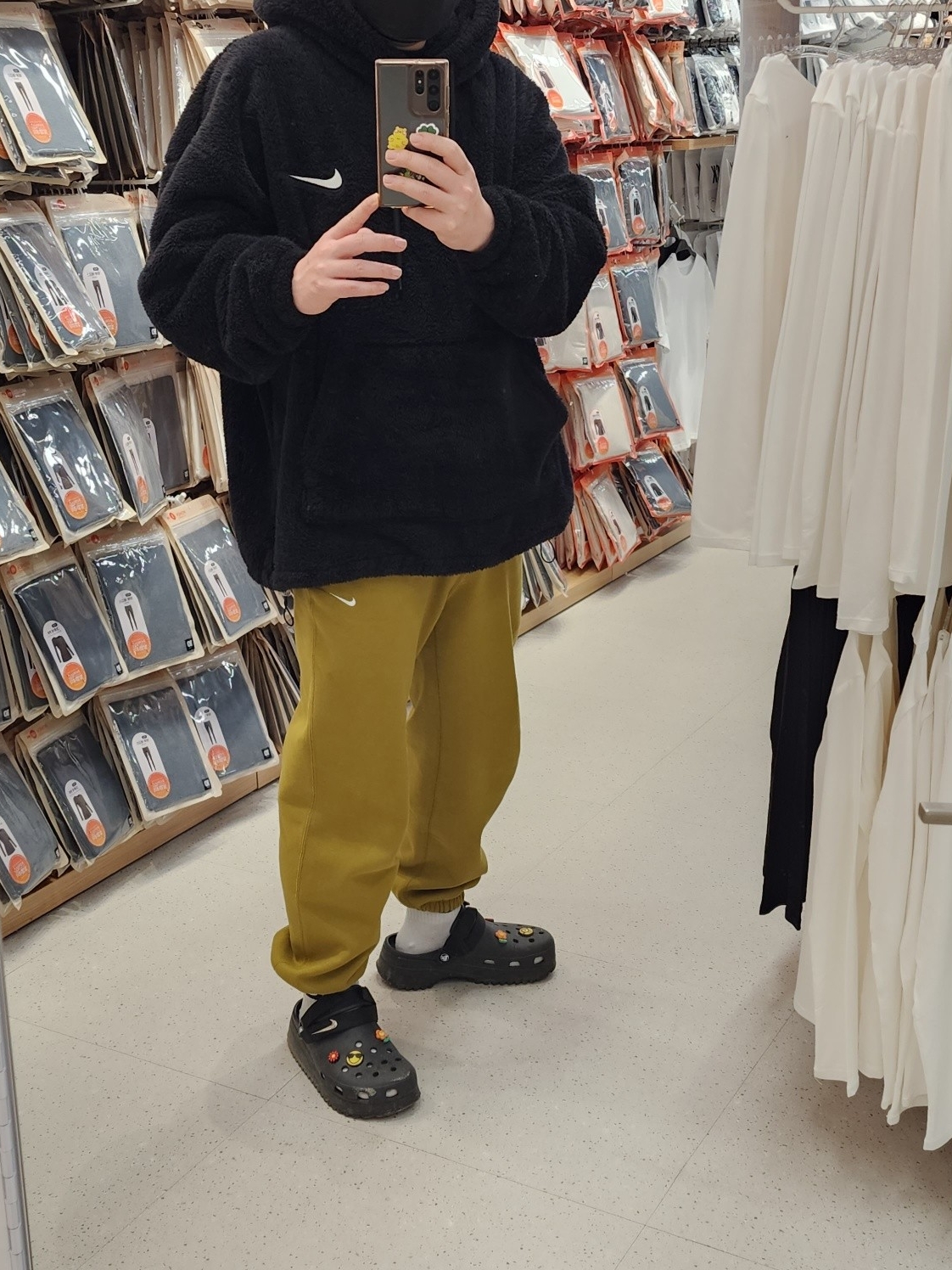 (W) Nike NRG Solo Swoosh Fleece Pants Desert Moss - US/EU, Nike NRG Solo Swoosh Fleece Pants Desert Moss - US/EU 착용 스타일 - 1