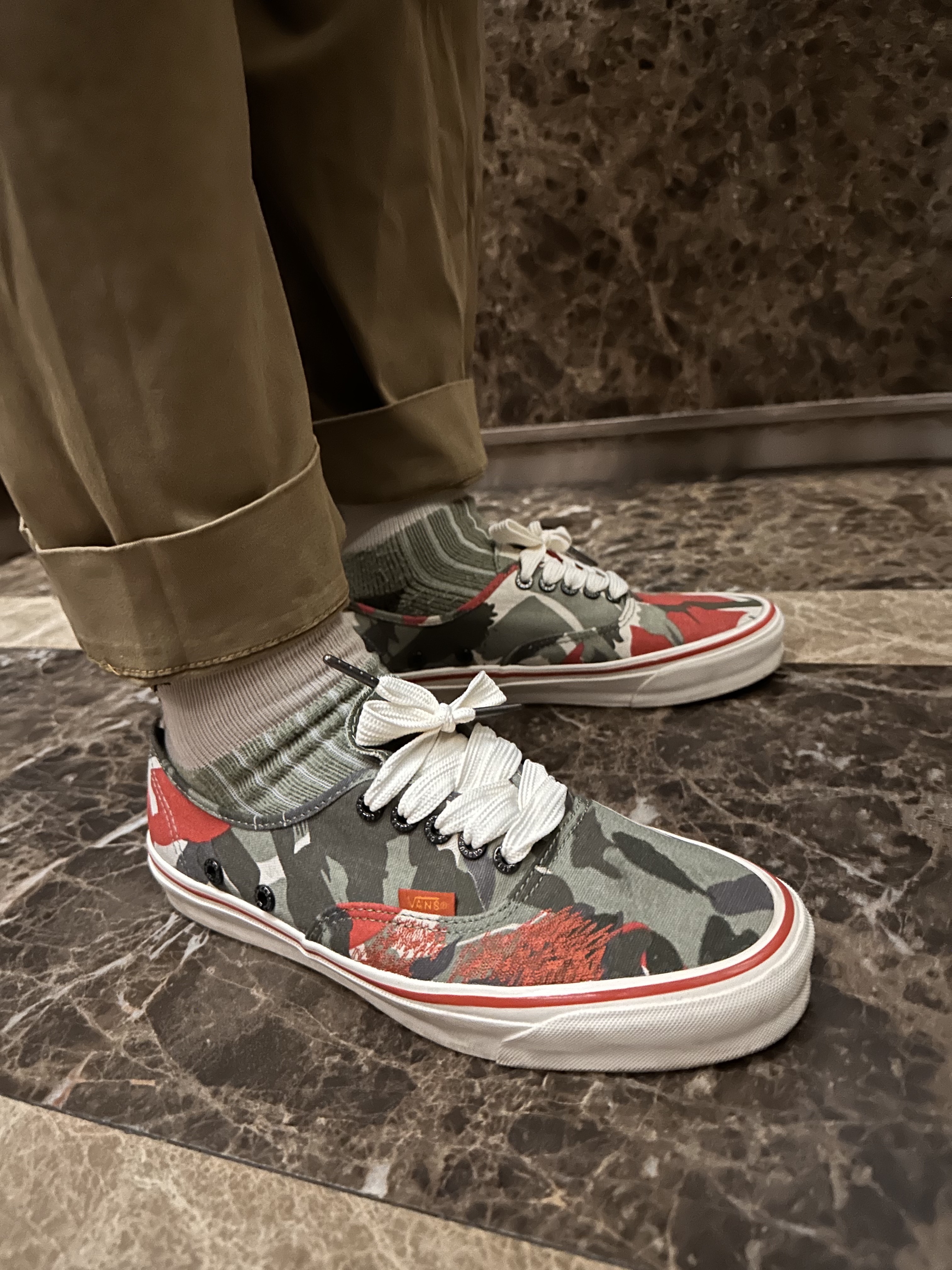 Vans Vault x Nigel Cabourn OG Authentic LX Army Green Camo 착용 스타일 - 5