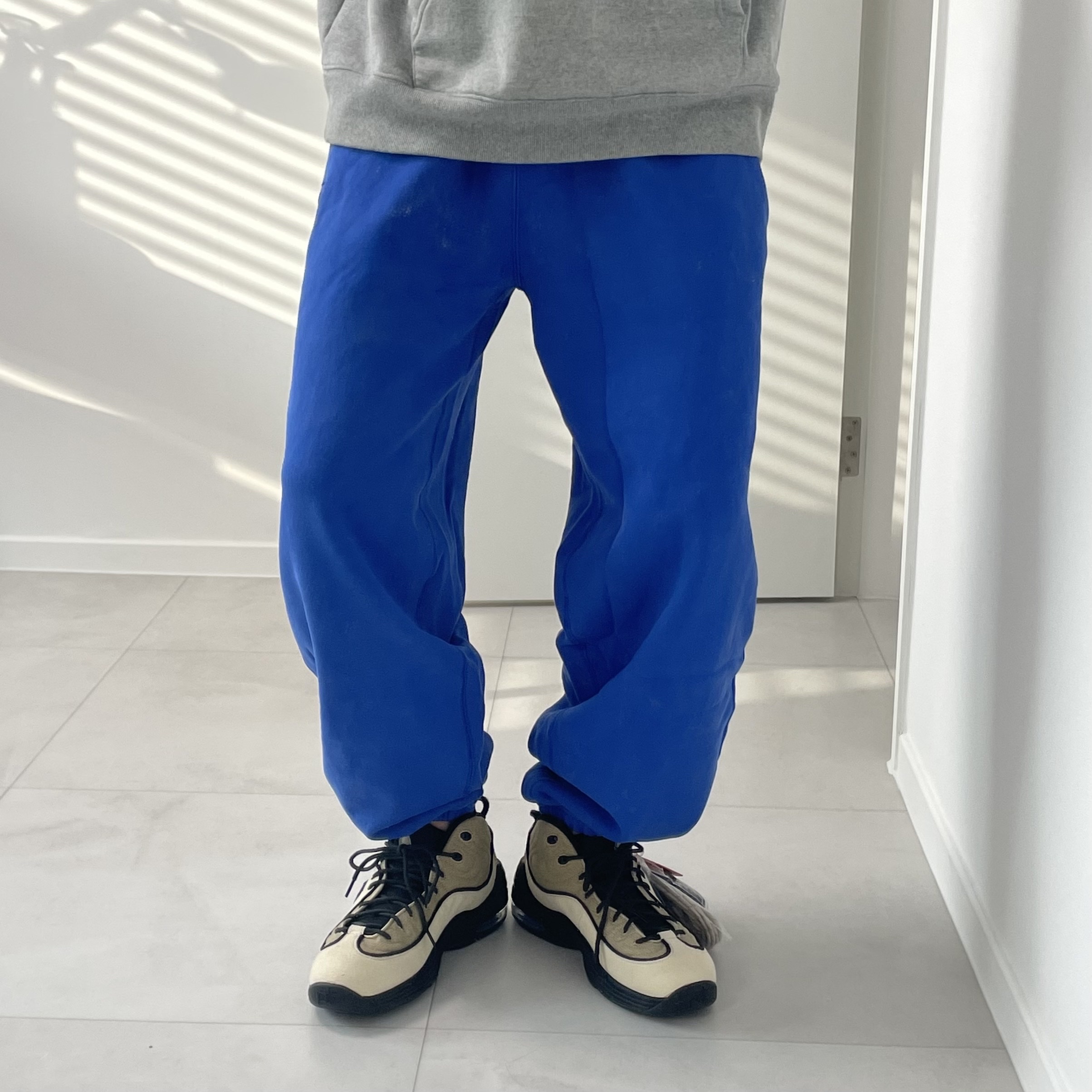 Nike x Stussy NRG Acid Washed Fleece Pants Game Royal (DR4025-480), Nike x Stussy Air Penny II Rattan and Limestone 착용 스타일 - 2