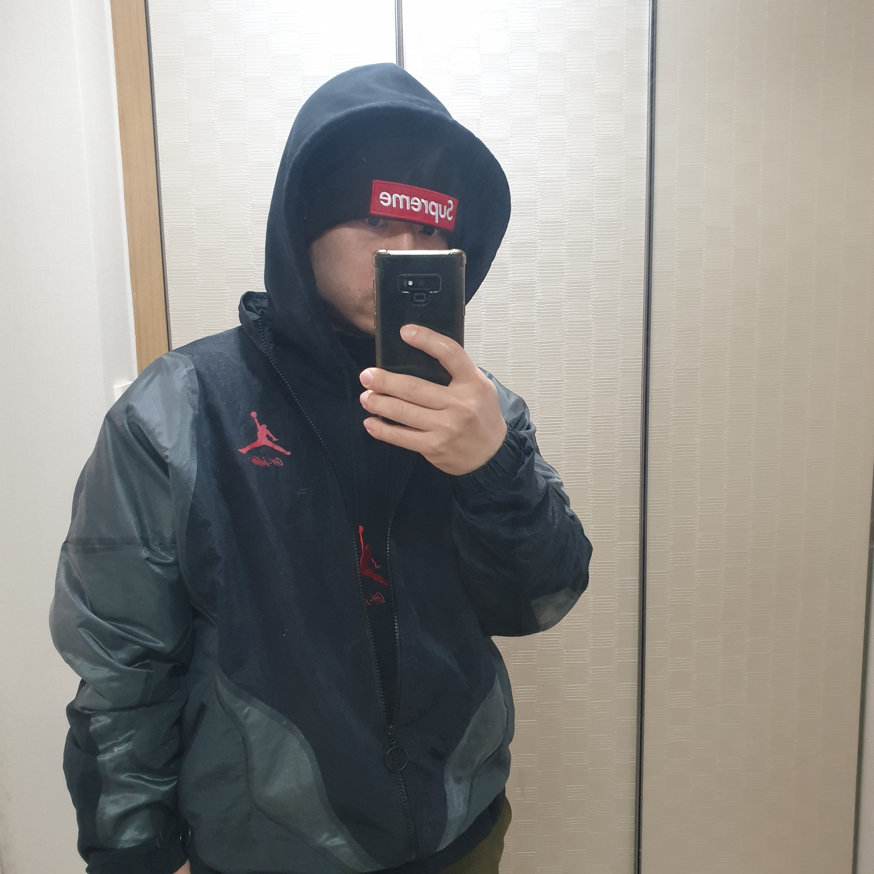 Jordan x Off-White Woven Jacket Black - US/EU, Jordan x Off-White Fleece Pullover Hoodie Black - Asia 착용 스타일