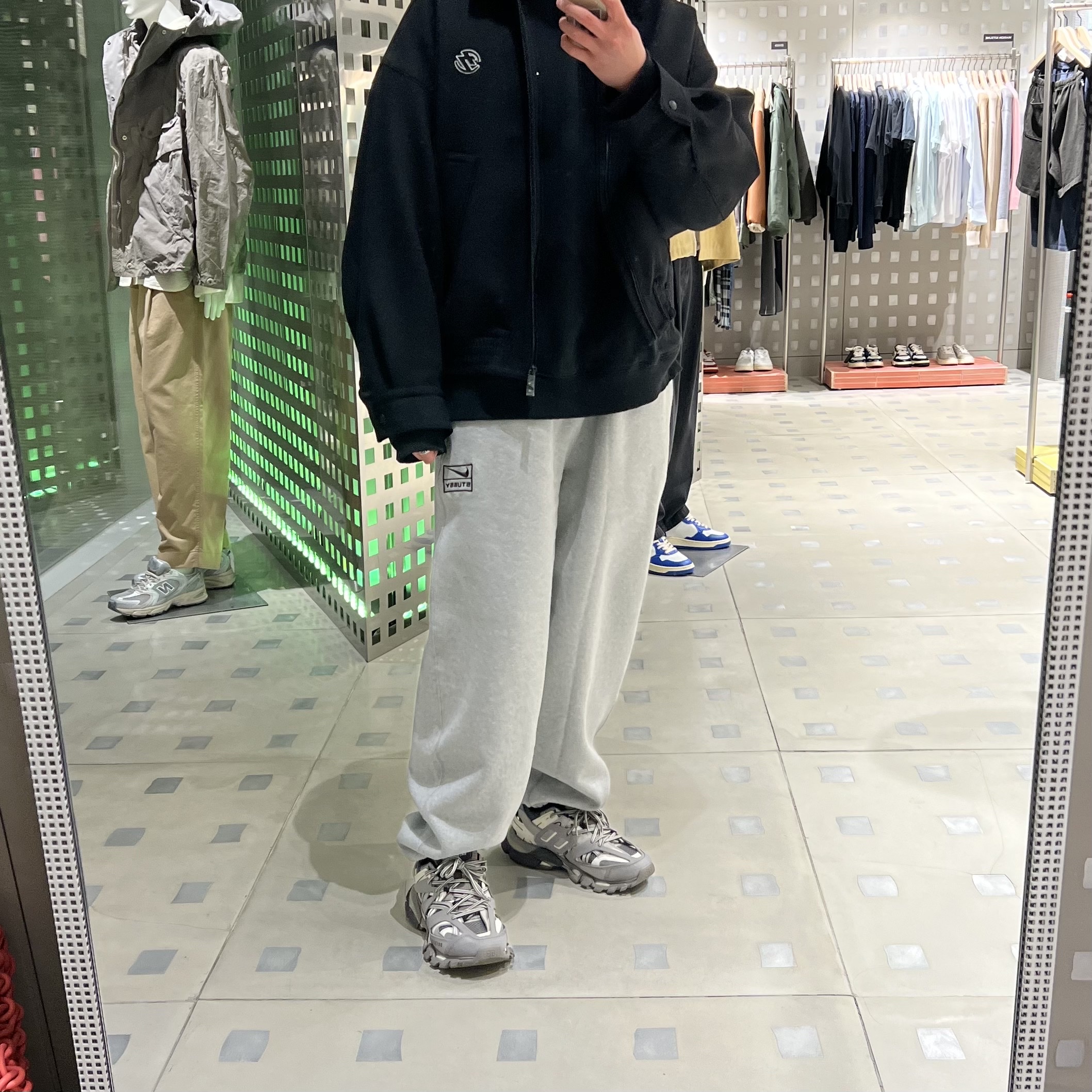 Nike x Stussy NRG Fleece Pants Dark Grey Heather (DO9340-063), Zara x Ader Error Oversize Collar Bomber Jacket Black 착용 스타일