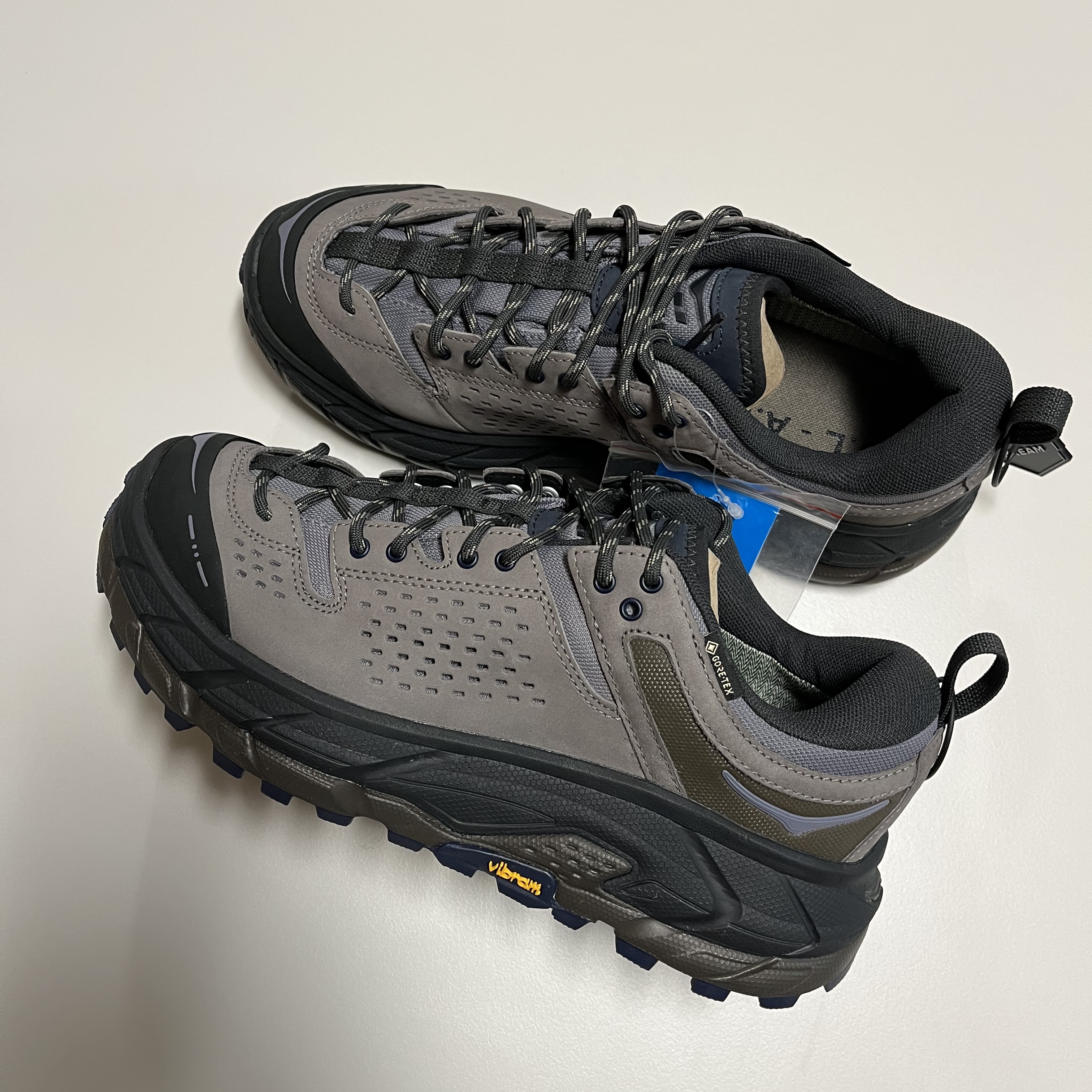 Hoka x J.L-A.L Tor Ultra Low Desert Taupe Rock Ridge 착용 스타일 - 2