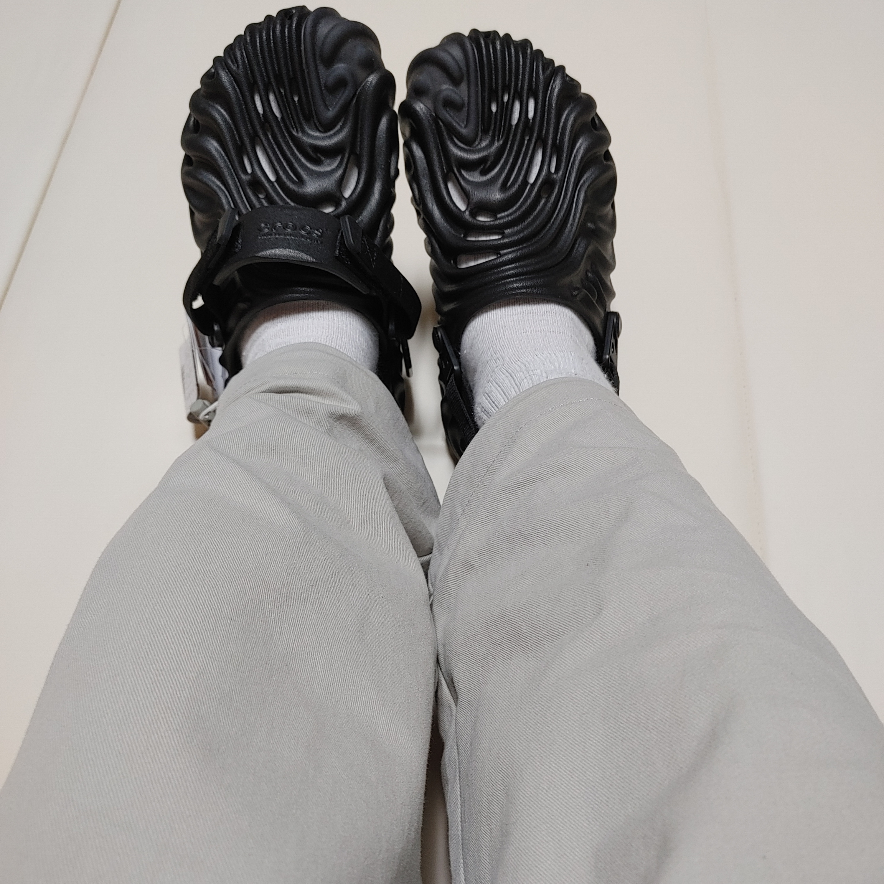 Crocs x Salehe Bembury Pollex Clog Sasquatch 착용 스타일 - 1