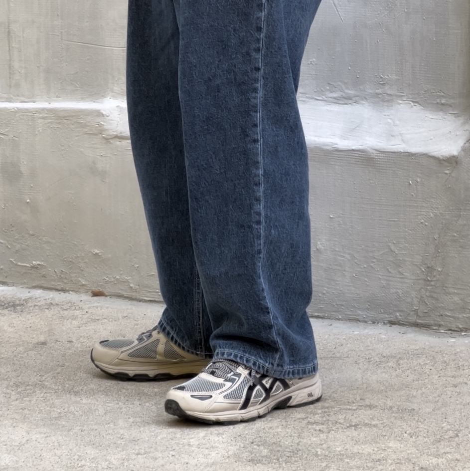 Asics Gel-Venture 6 Feather Grey Black 착용 스타일 - 2