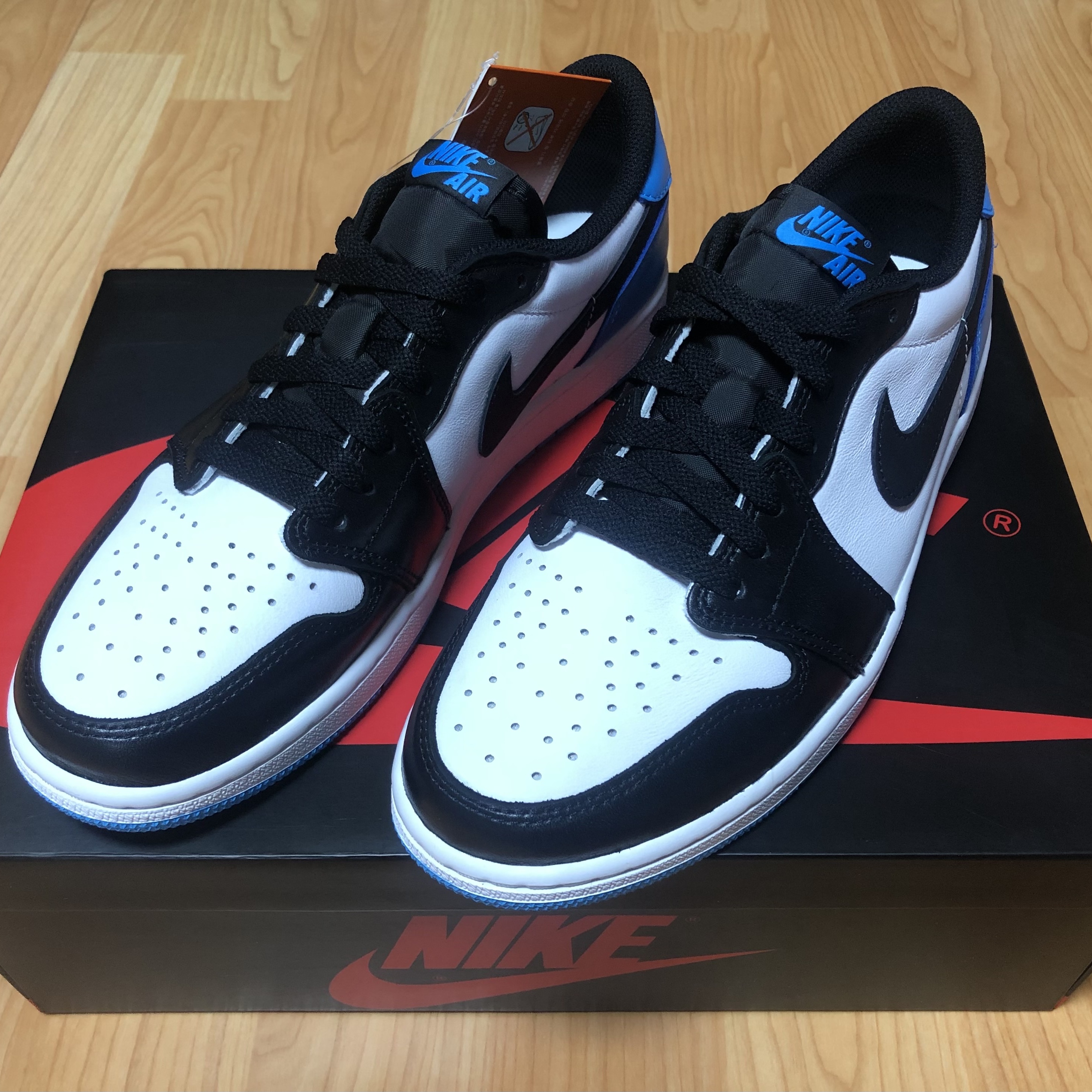 Jordan 1 Retro Low OG Black and Dark Powder Blue 착용 스타일