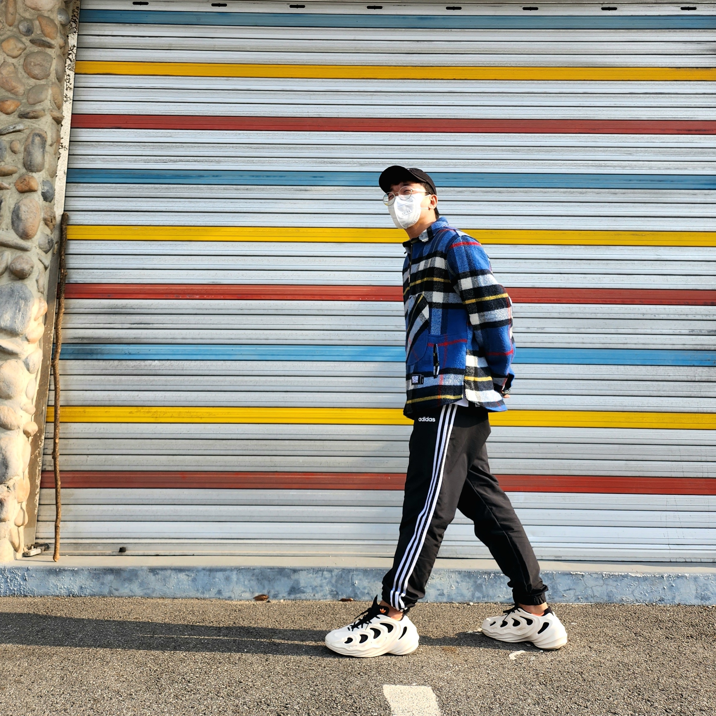 Adidas Adifom Q Wonder White Core Black 착용 스타일 - 2