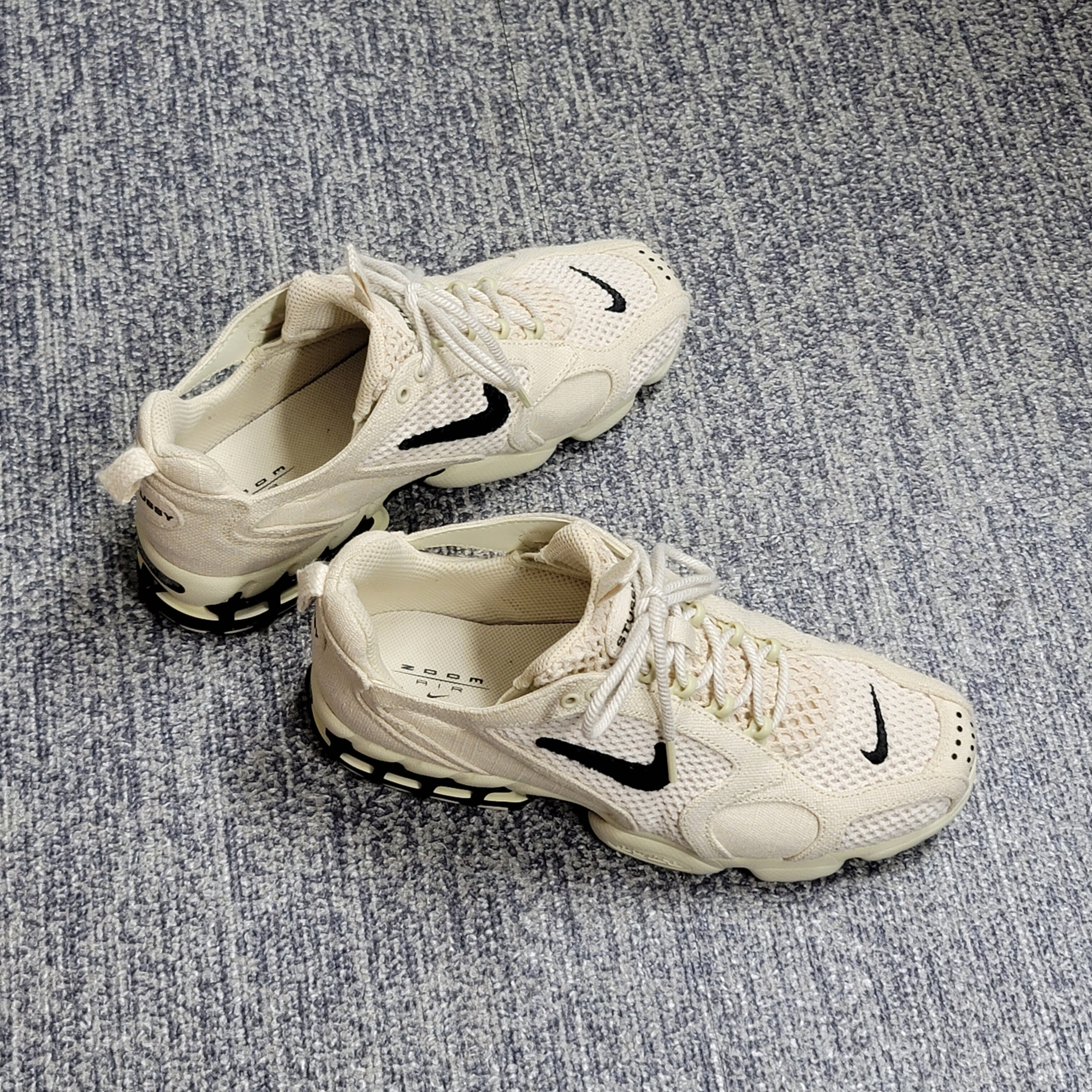 Nike x Stussy Air Zoom Spiridon Cage 2 Fossil 착용 스타일