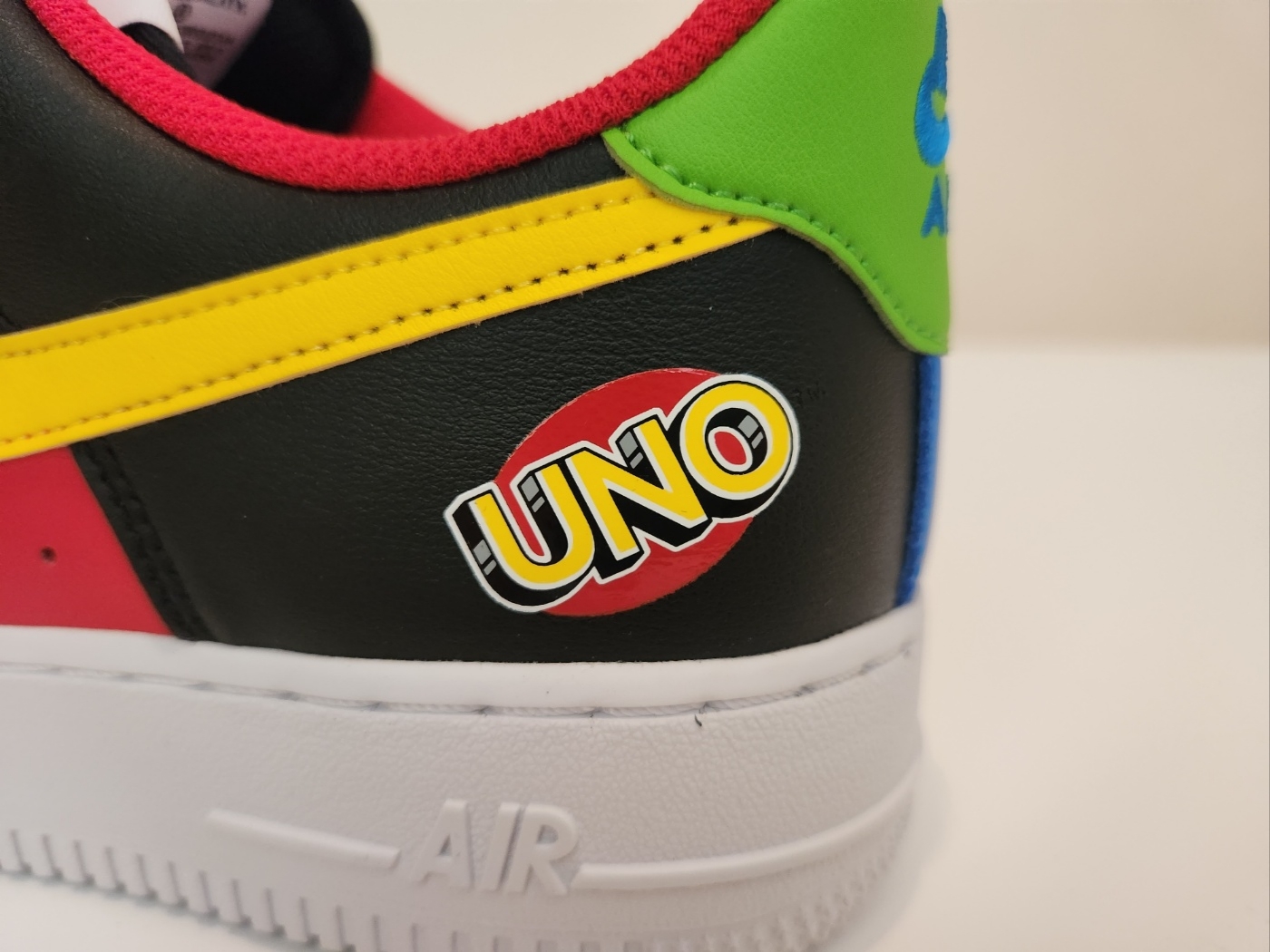 Nike x UNO Air Force 1 '07 QS White Yellow Zest 착용 스타일 - 4