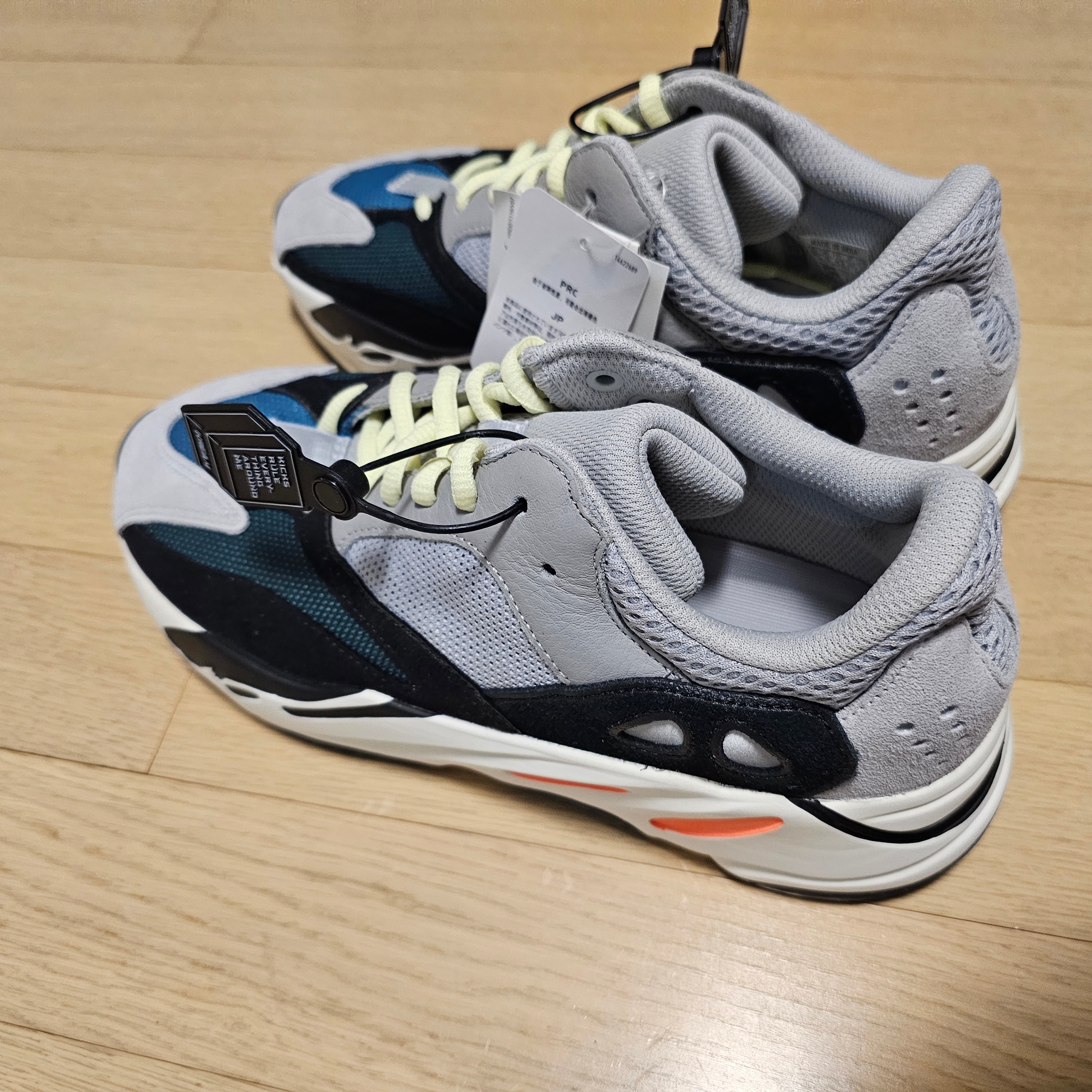 Adidas Yeezy Boost 700 Wave Runner Solid Grey 2017/2019 착용 스타일 - 3