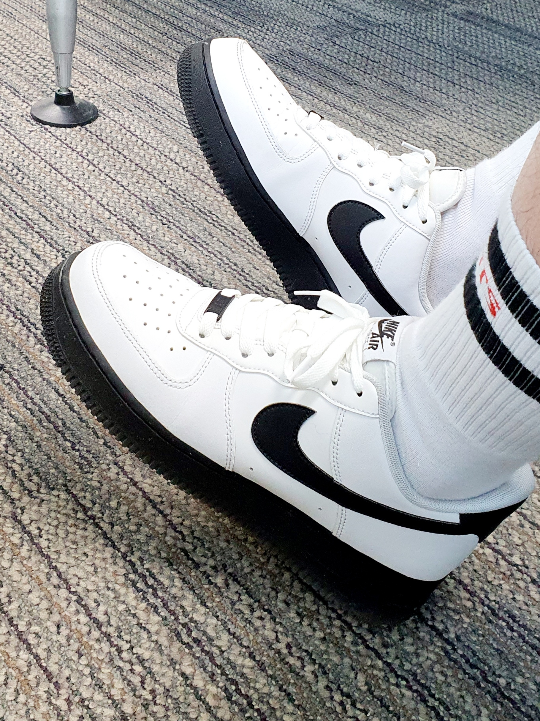 Nike Air Force 1 Low White Black Midsole 착용 스타일