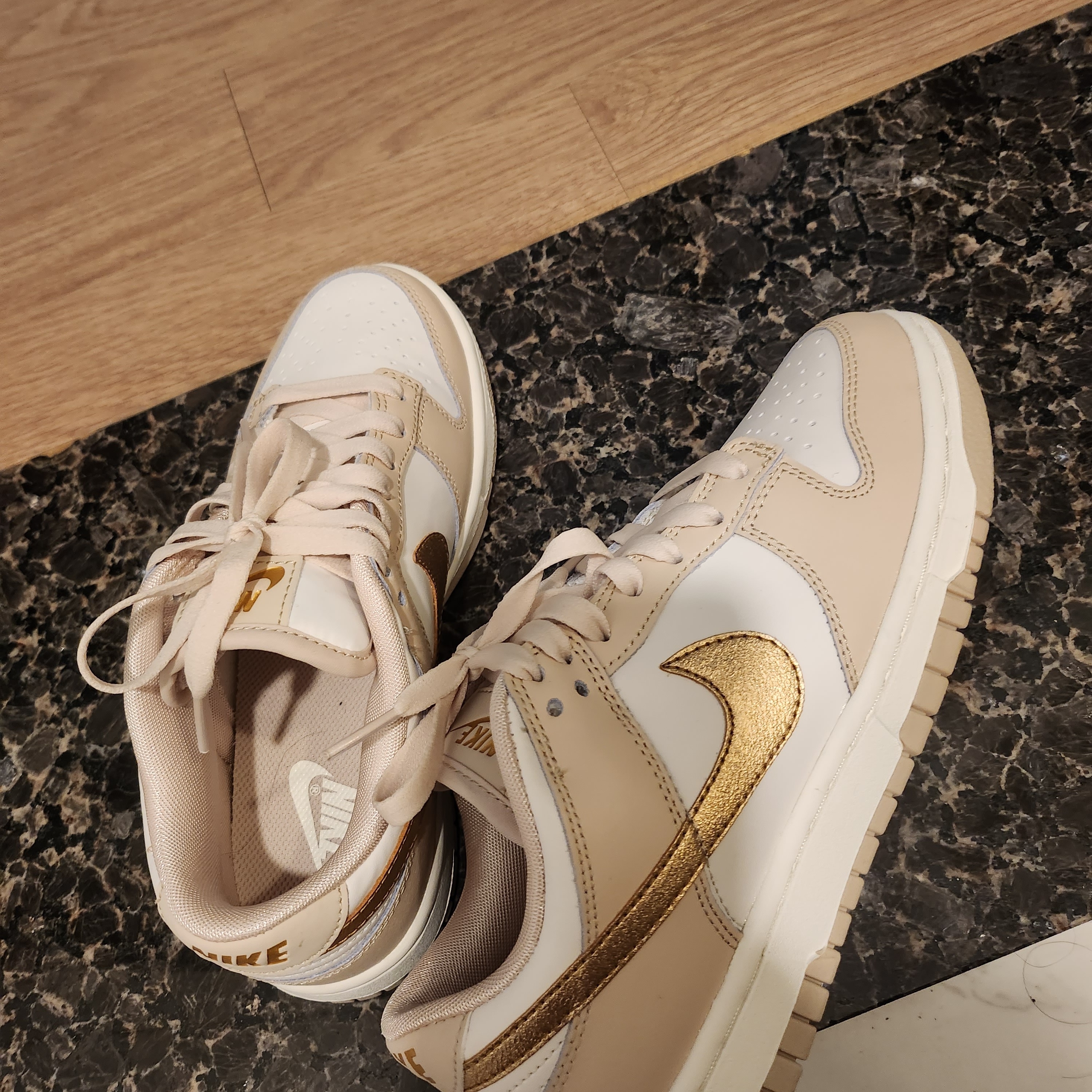 (W) Nike Dunk Low Sanddrift Metallic Gold 착용 스타일