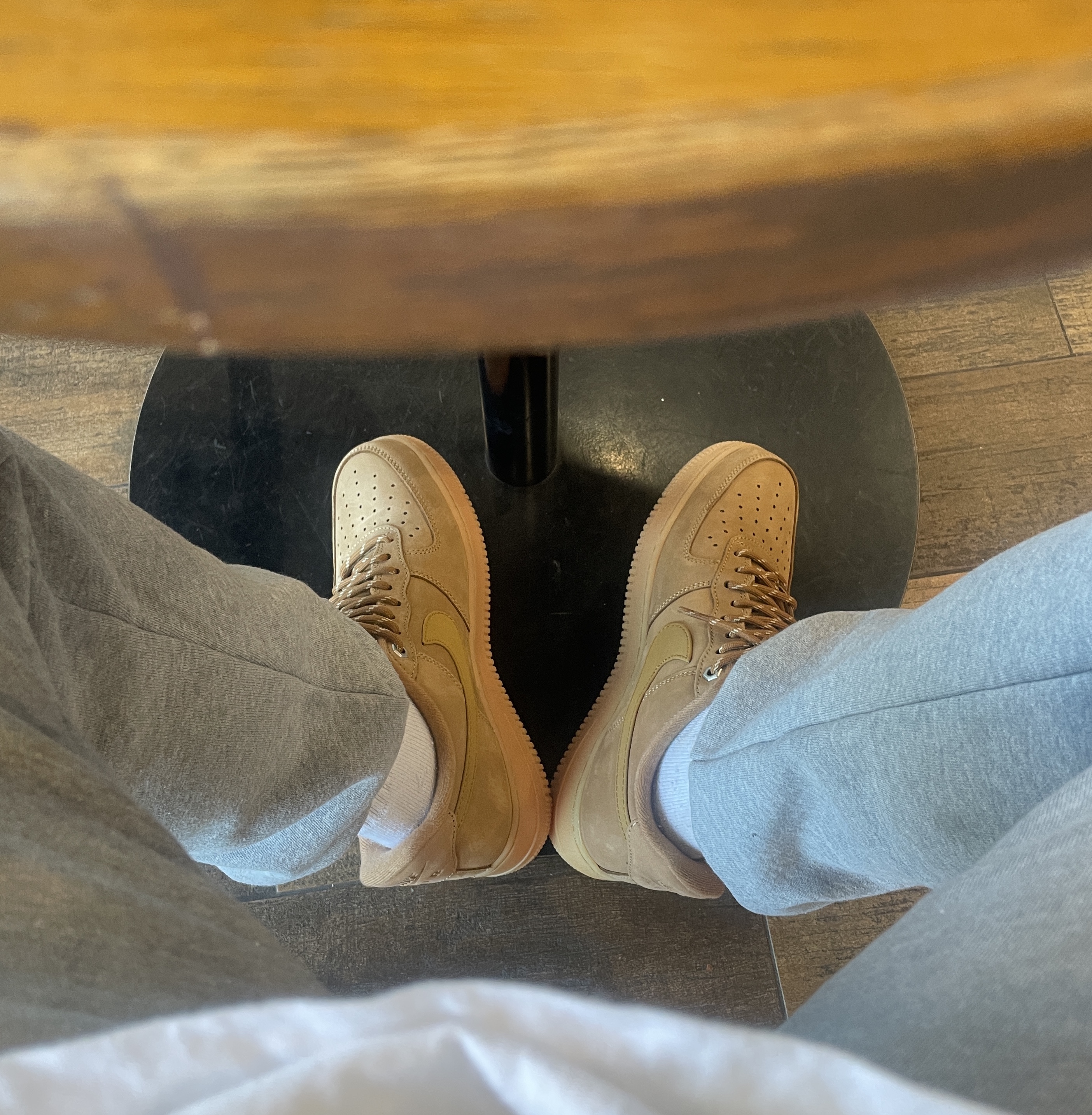 Nike Air Force 1 '07 WB Flax 착용 스타일