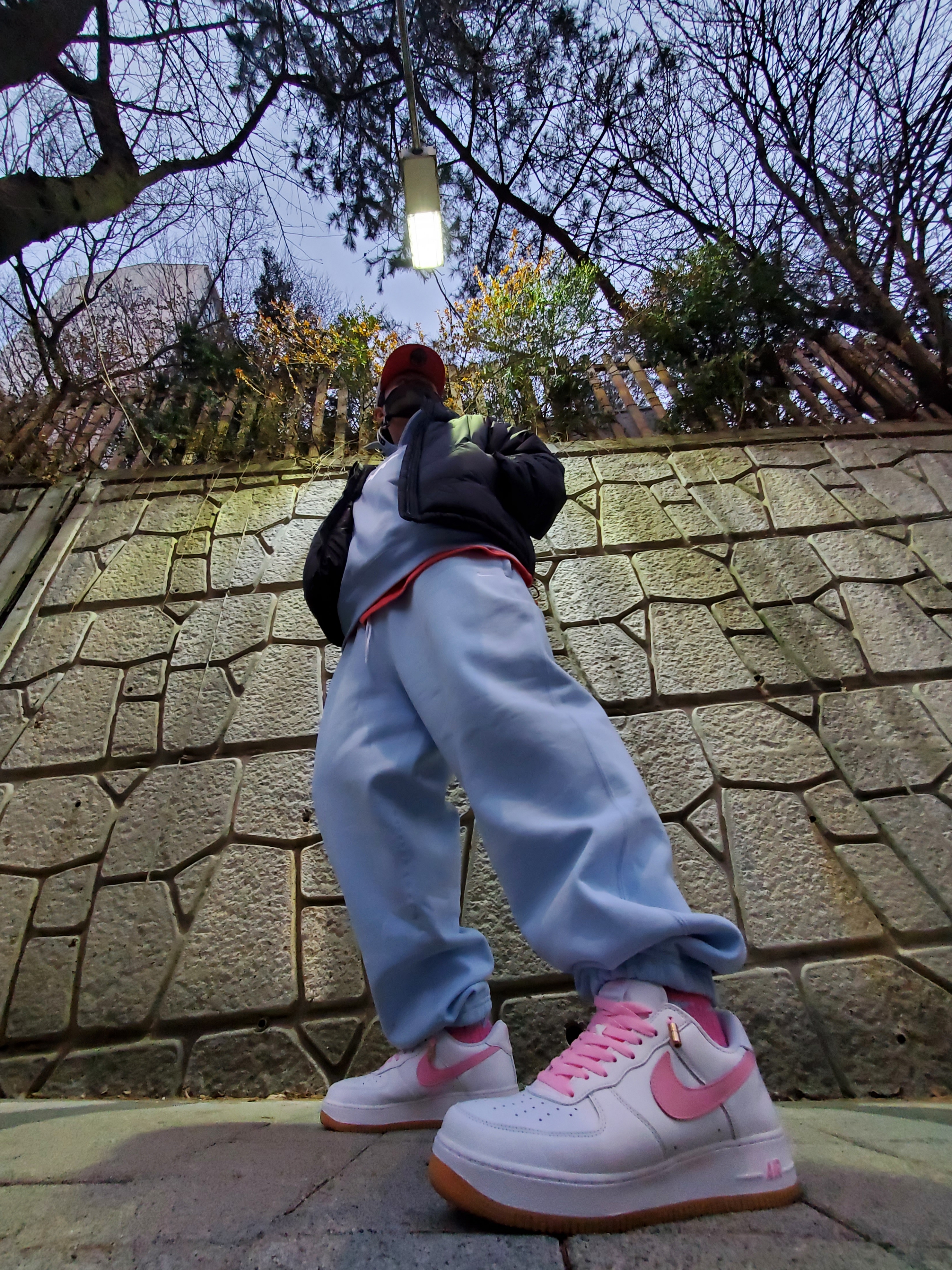 Nike NRG Solo Swoosh Fleece Pants Celestine Blue - US/EU, Nike Air Force 1 Low Retro Color of the Month White Pink 착용 스타일 - 1
