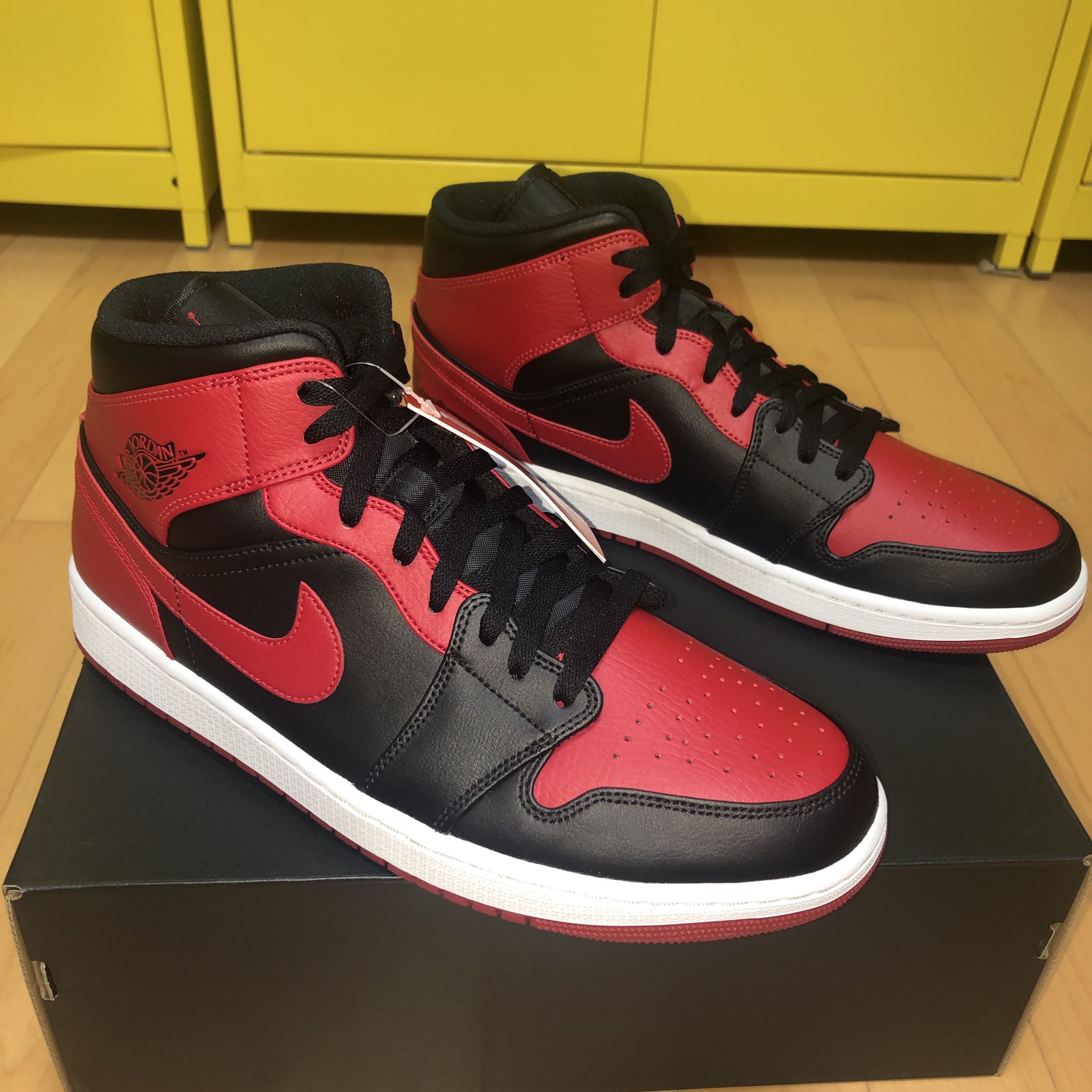 Jordan 1 Mid Bred Banned 2020 착용 스타일 - 1