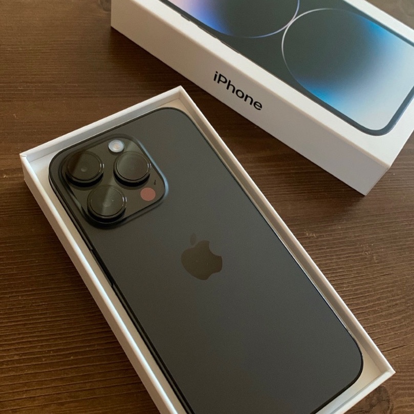 Apple iPhone 14 Pro 128GB Space Black (Korean Ver.) 착용 스타일 - 1