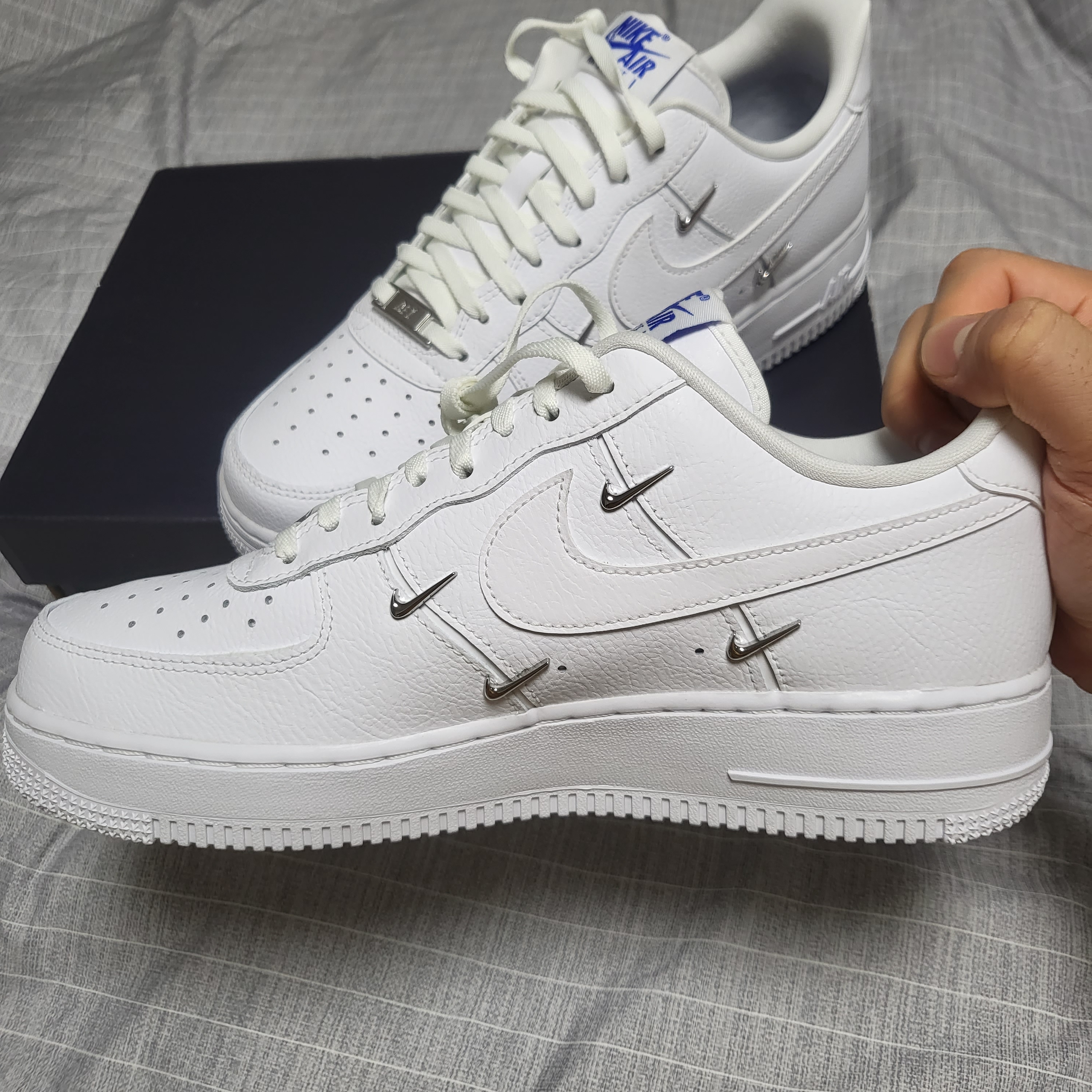 (W) Nike Air Force 1 Low '07 LX Chrome Luxe 착용 스타일 - 2