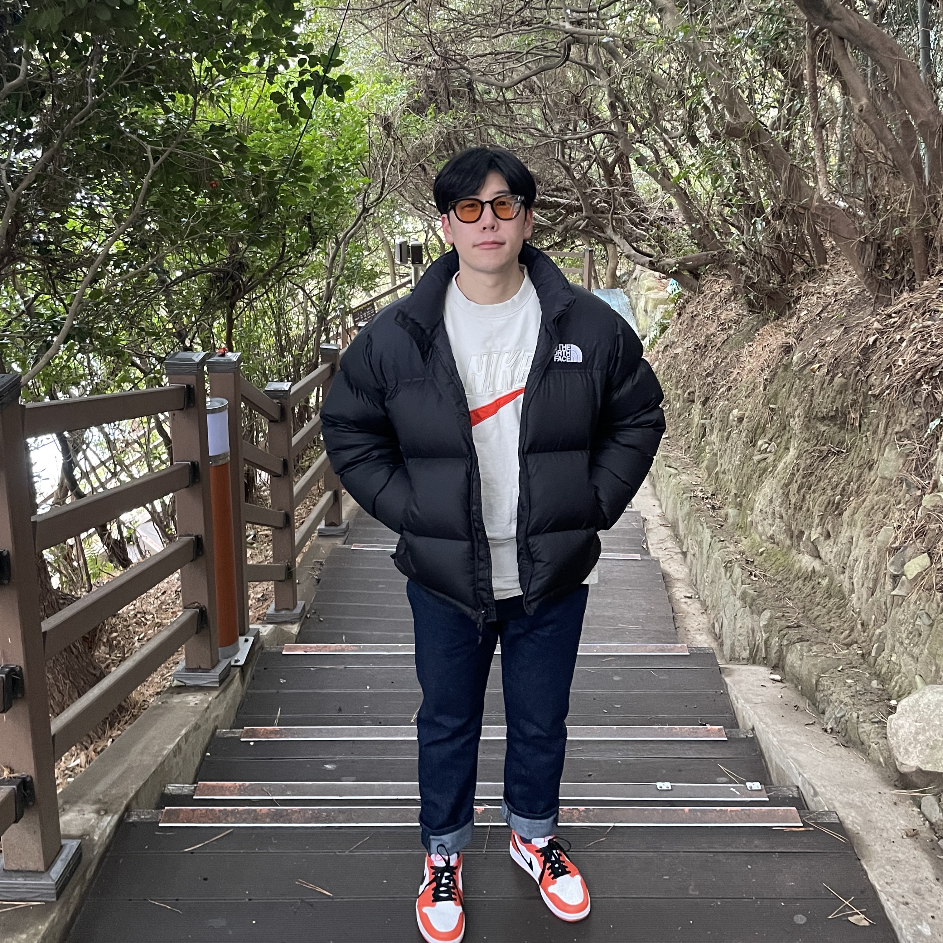 (W) Jordan 1 Low OG Starfish, The North Face 1996 Retro Nuptse Jacket Black 착용 스타일