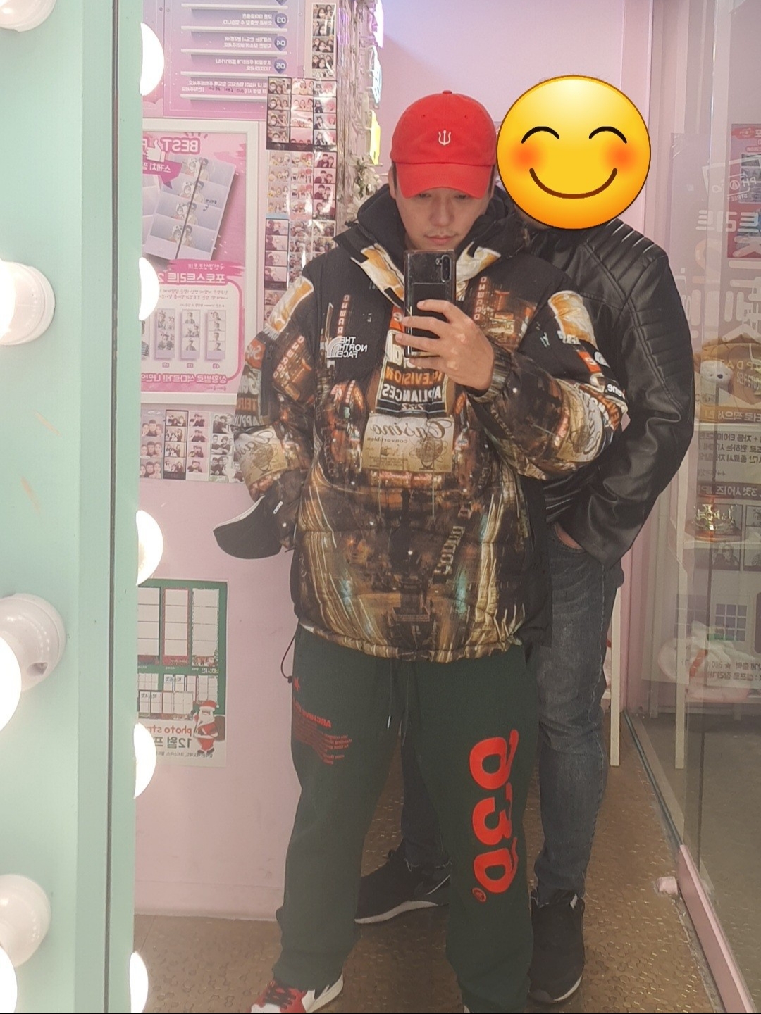 Supreme x The North Face 800-Fill Half Zip Hooded Pullover Times Square - 22FW, (W) Jordan 1 Retro High Satin Red 착용 스타일