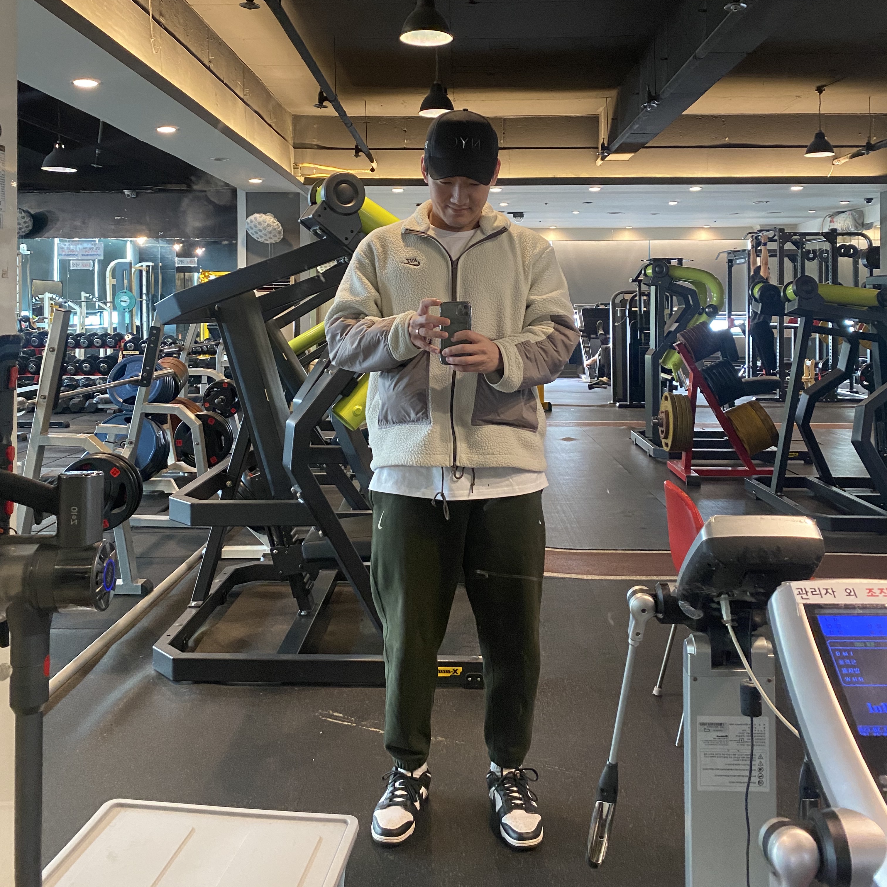 Nike Dunk Low Retro Black, Nike x Billie Eilish NRG Fleece Pants Sequoia - US/EU 착용 스타일