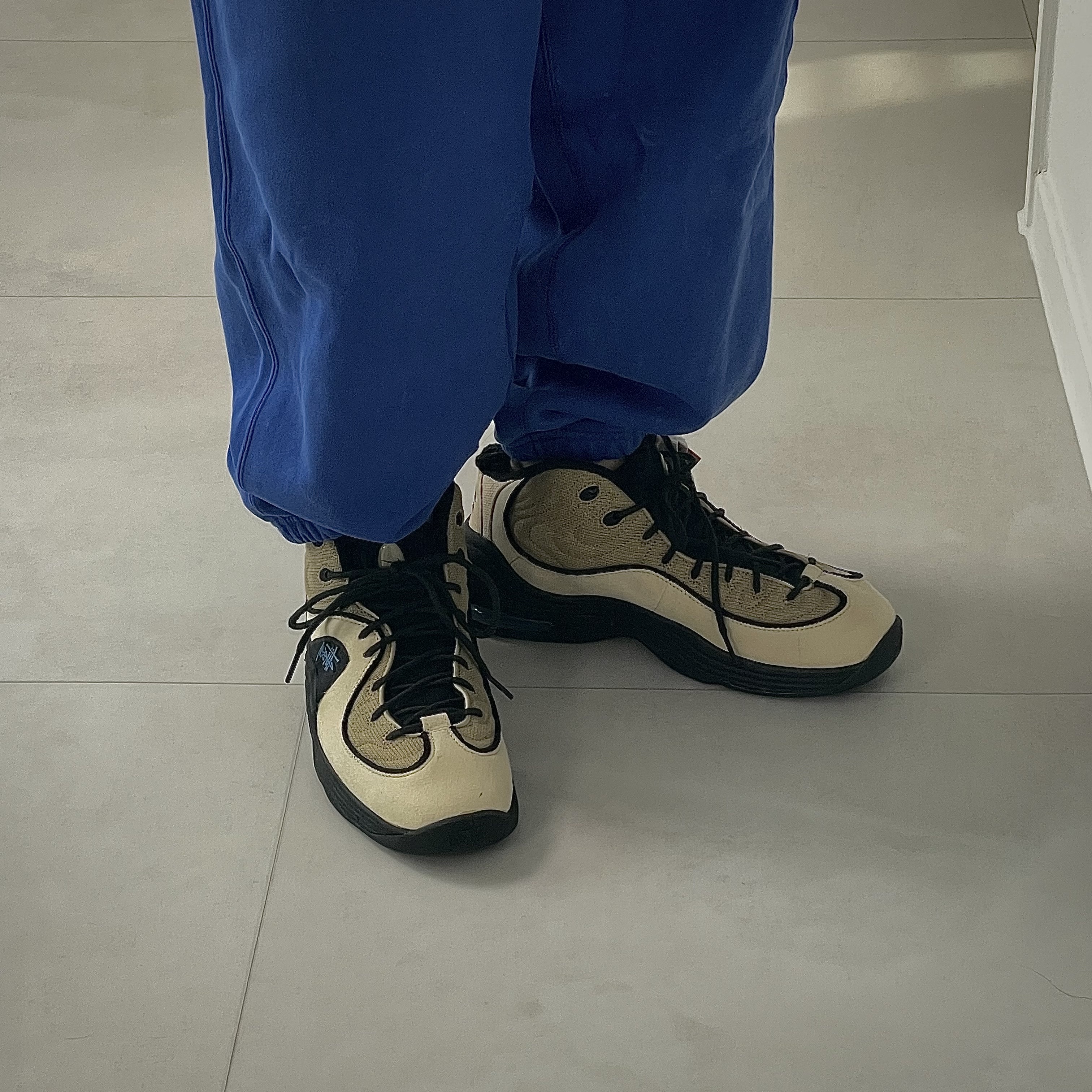 Nike x Stussy NRG Acid Washed Fleece Pants Game Royal (DR4025-480), Nike x Stussy Air Penny II Rattan and Limestone 착용 스타일 - 3