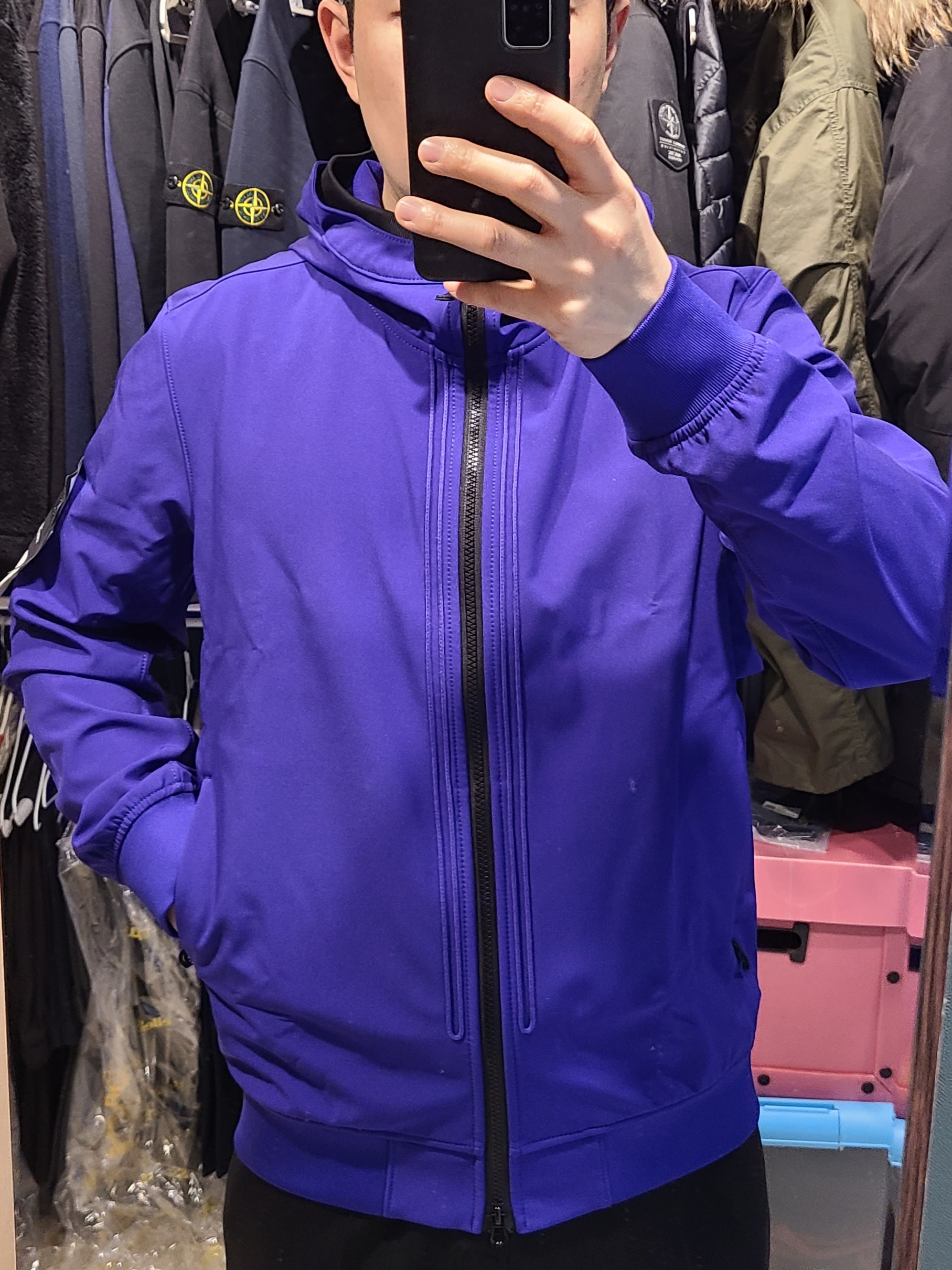 Stone Island 40427 Light Soft Shell Hooded Blouson Bluette - 22SS 착용 스타일