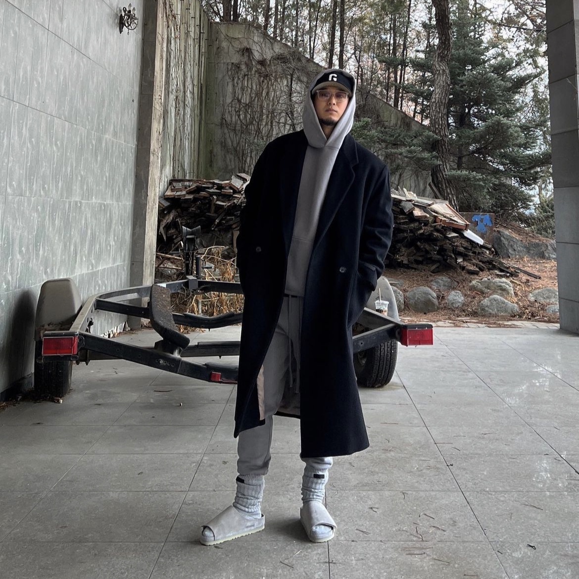 Fear of God x Birkenstock Los Feliz Suede Cement, Essentials Pullover Hoodie Pebble - Nordstrom Exclusive 착용 스타일