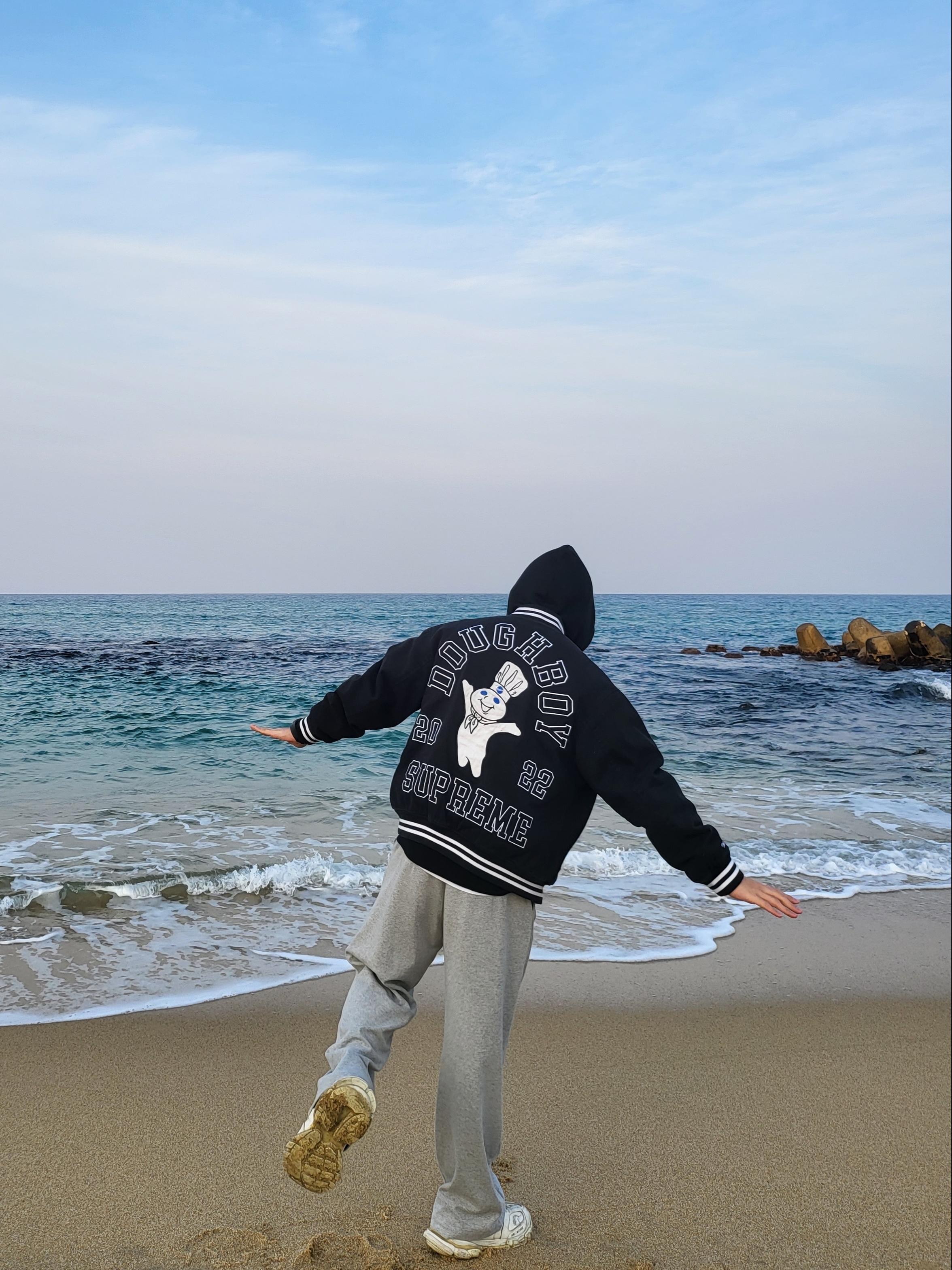 Supreme Mitchell & Ness Doughboy Twill Varsity Jacket Black - 22FW 착용 스타일