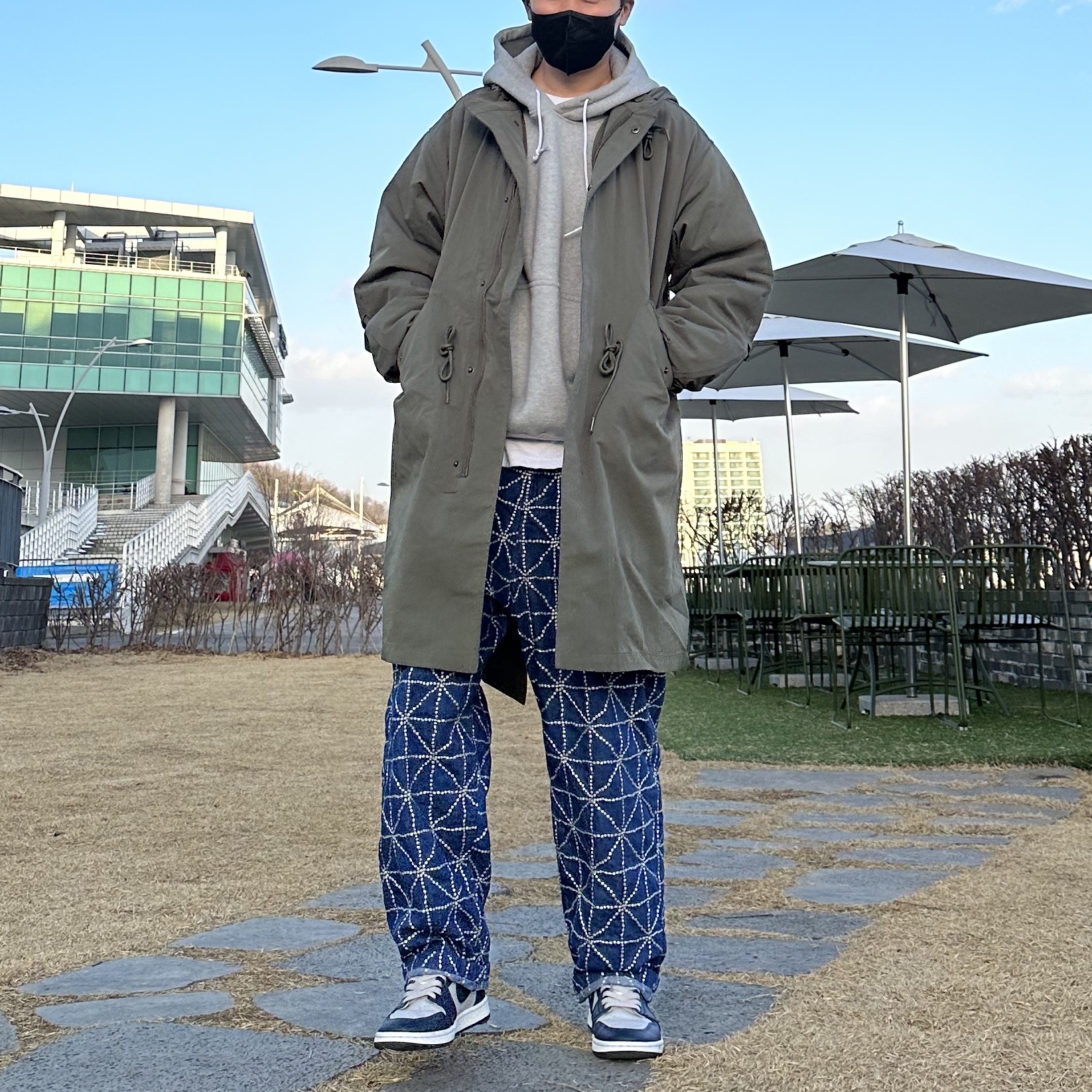 Jordan 1 High 85 College Navy, Nike NRG Solo Swoosh Fleece Hoodie Dark Grey Heather - Asia 착용 스타일 - 2