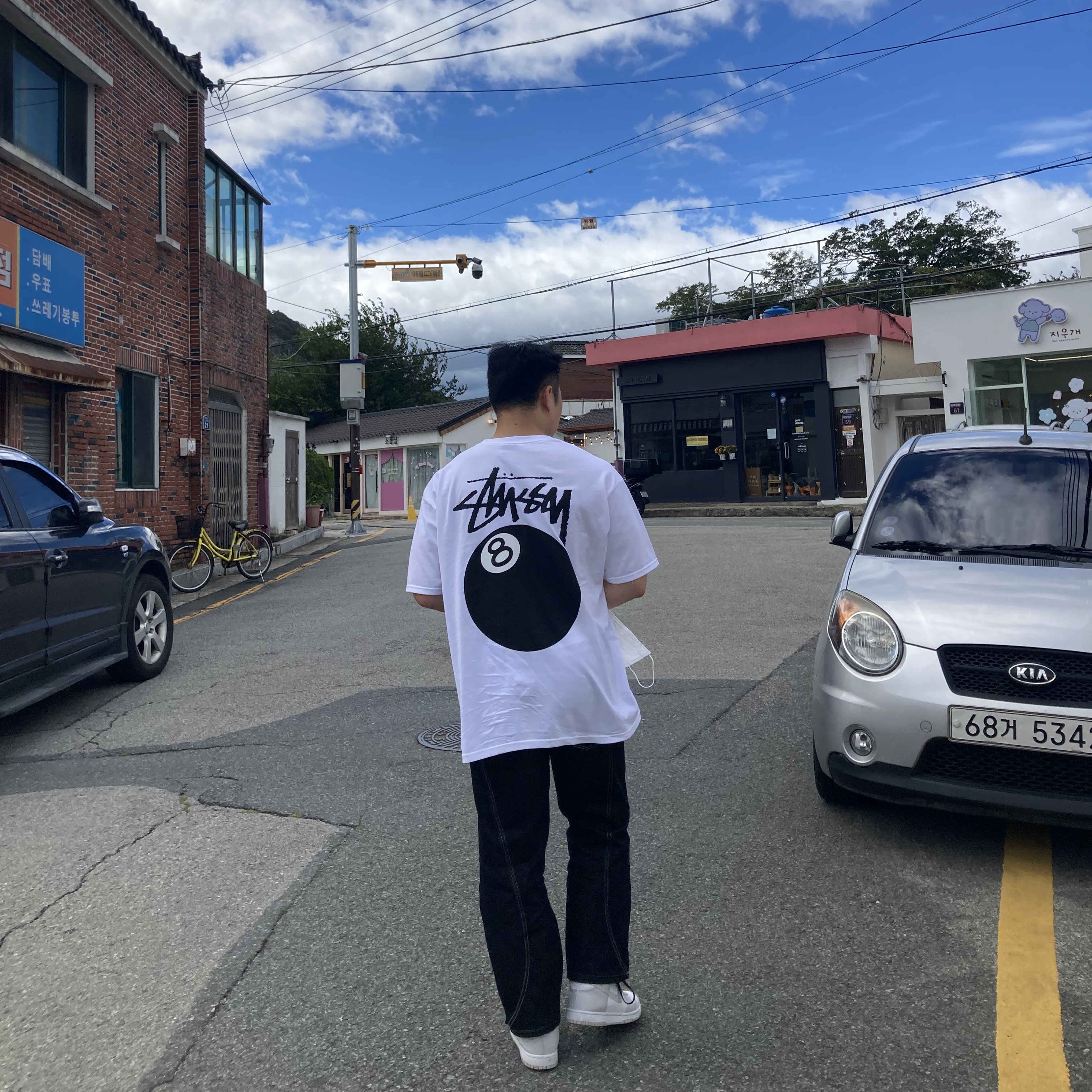 Stussy 8 Ball T-Shirt White - 22SS, Nike Dunk High Retro Vast Grey 착용 스타일 - 2