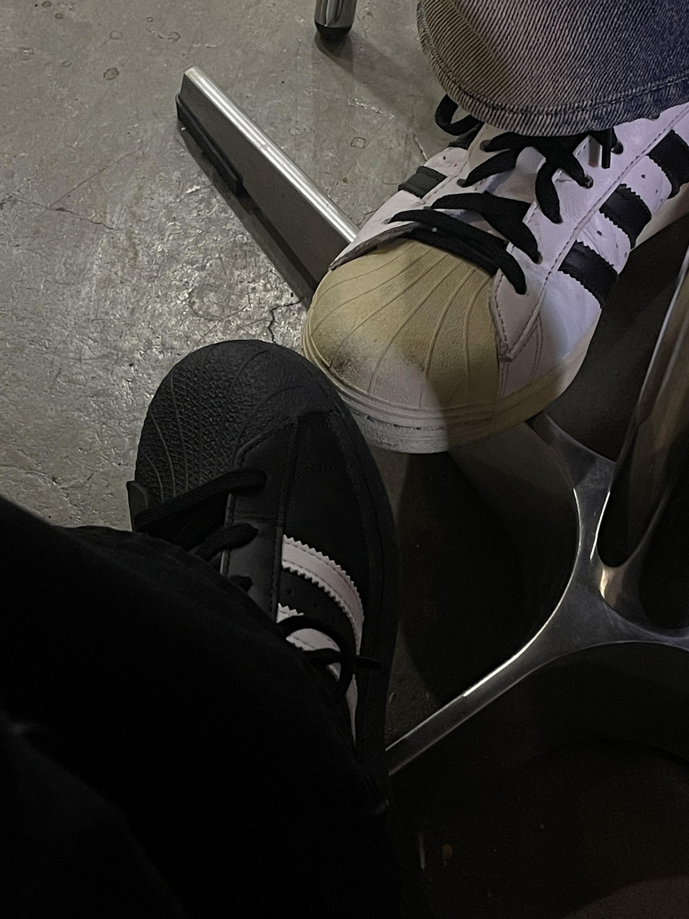 Adidas Superstar Core Black White, Adidas Superstar Premium White Black 착용 스타일 - 2