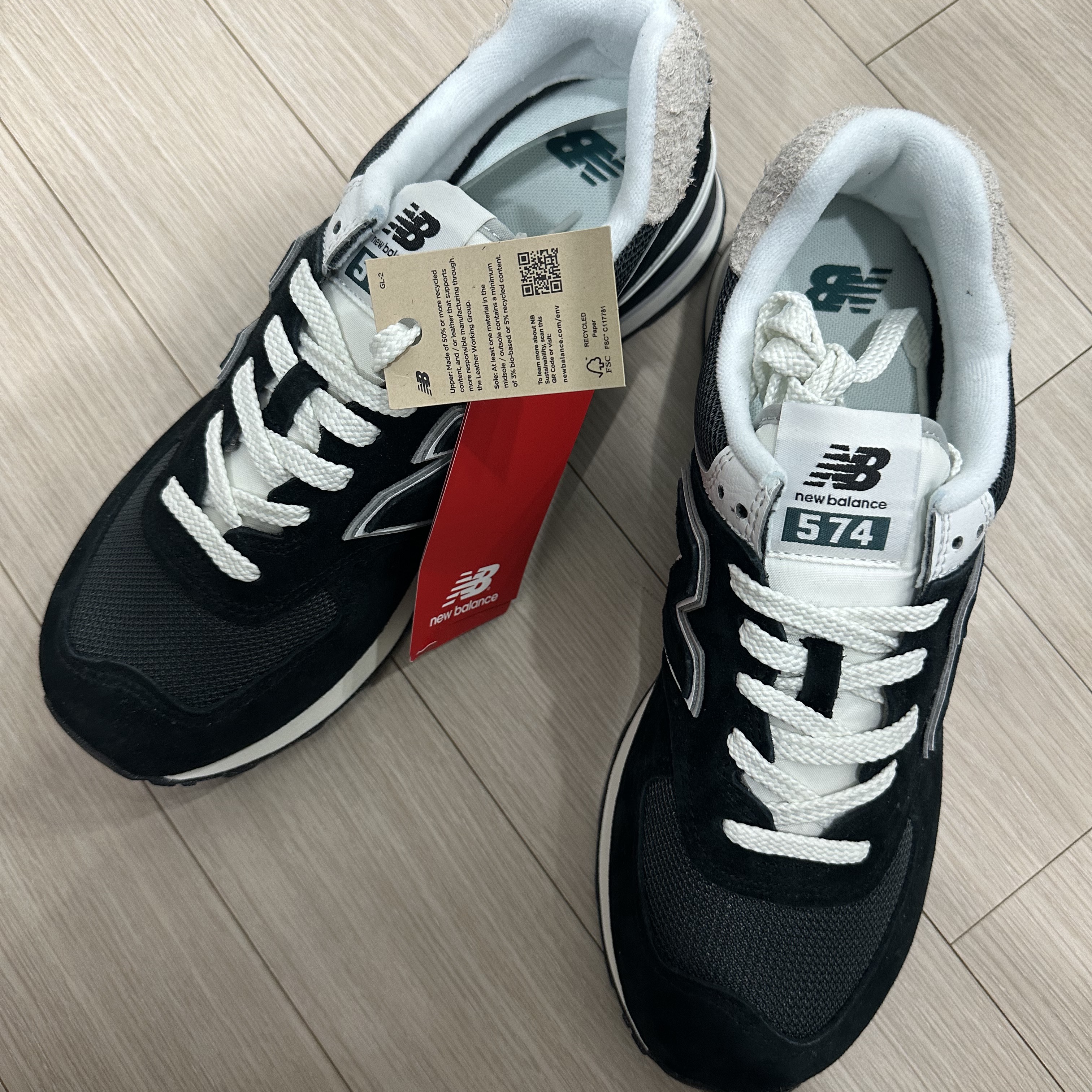 New Balance 574 Kodachrome Pack Black 착용 스타일 - 2