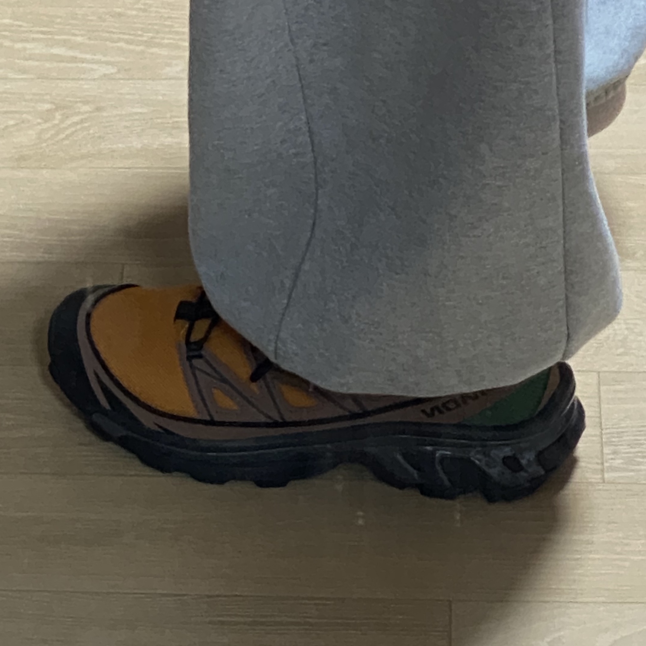 Salomon XT-6 Expanse 75th Anniversary Golden Oak Acorn 착용 스타일 - 2