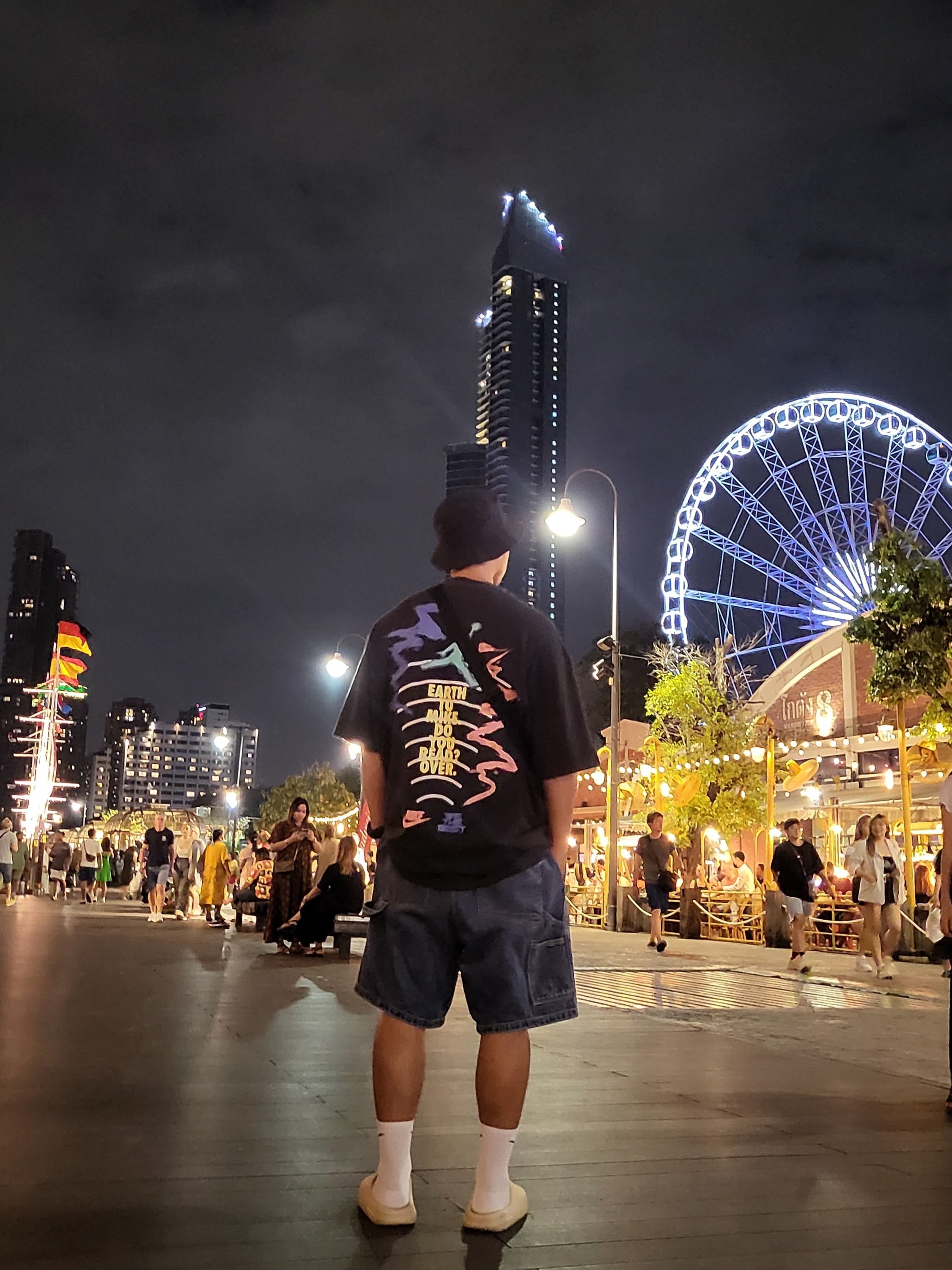Nike x Stussy Bucket Hat Black, Jordan x DJ Khaled T-Shirt Off Noir - Asia 착용 스타일