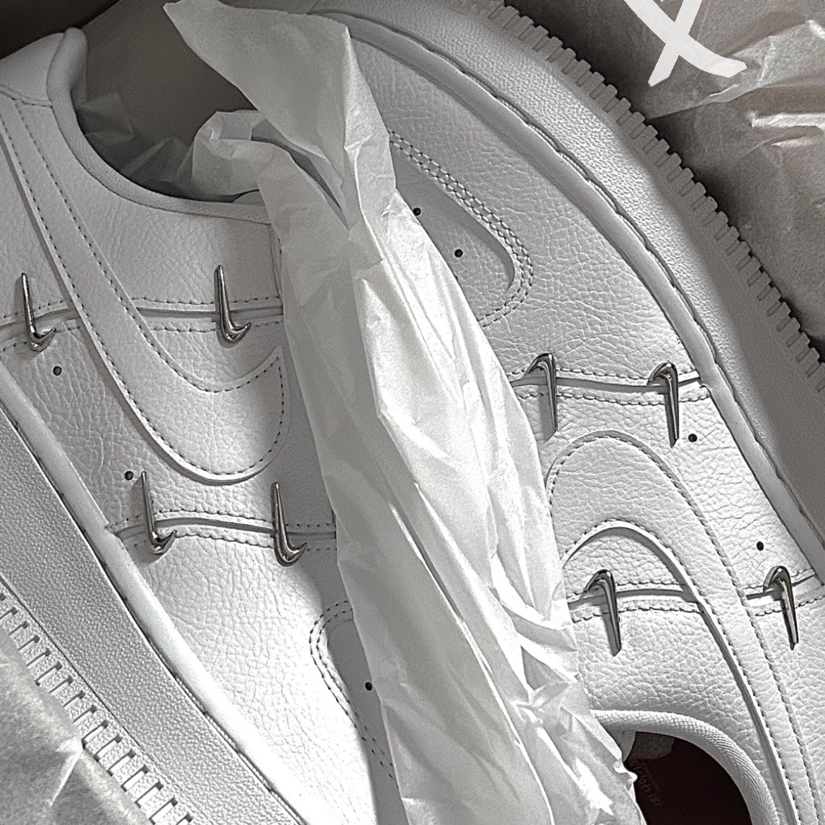(W) Nike Air Force 1 Low '07 LX Chrome Luxe 착용 스타일 - 2