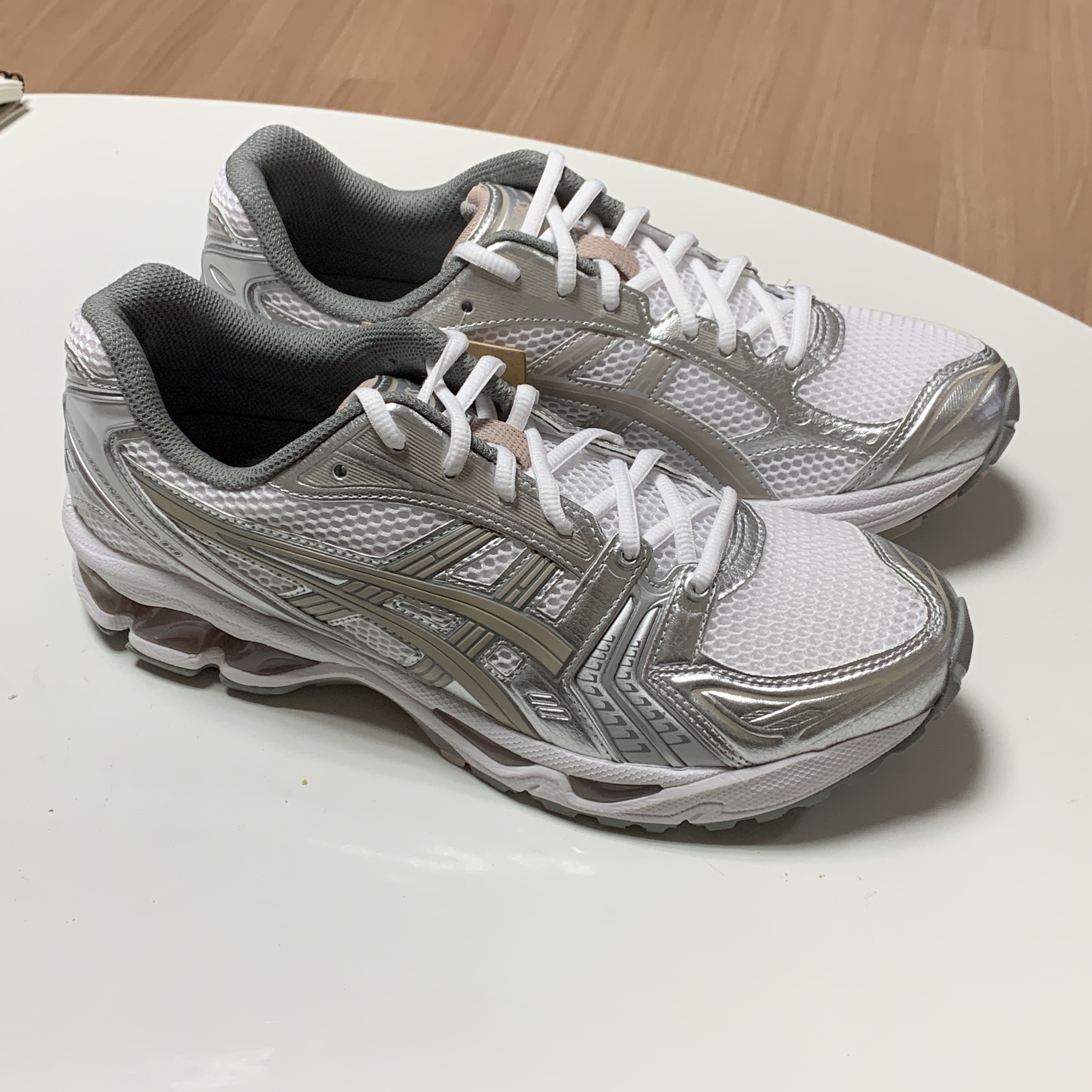 (W) Asics Gel-Kayano 14 White Moonrock 착용 스타일