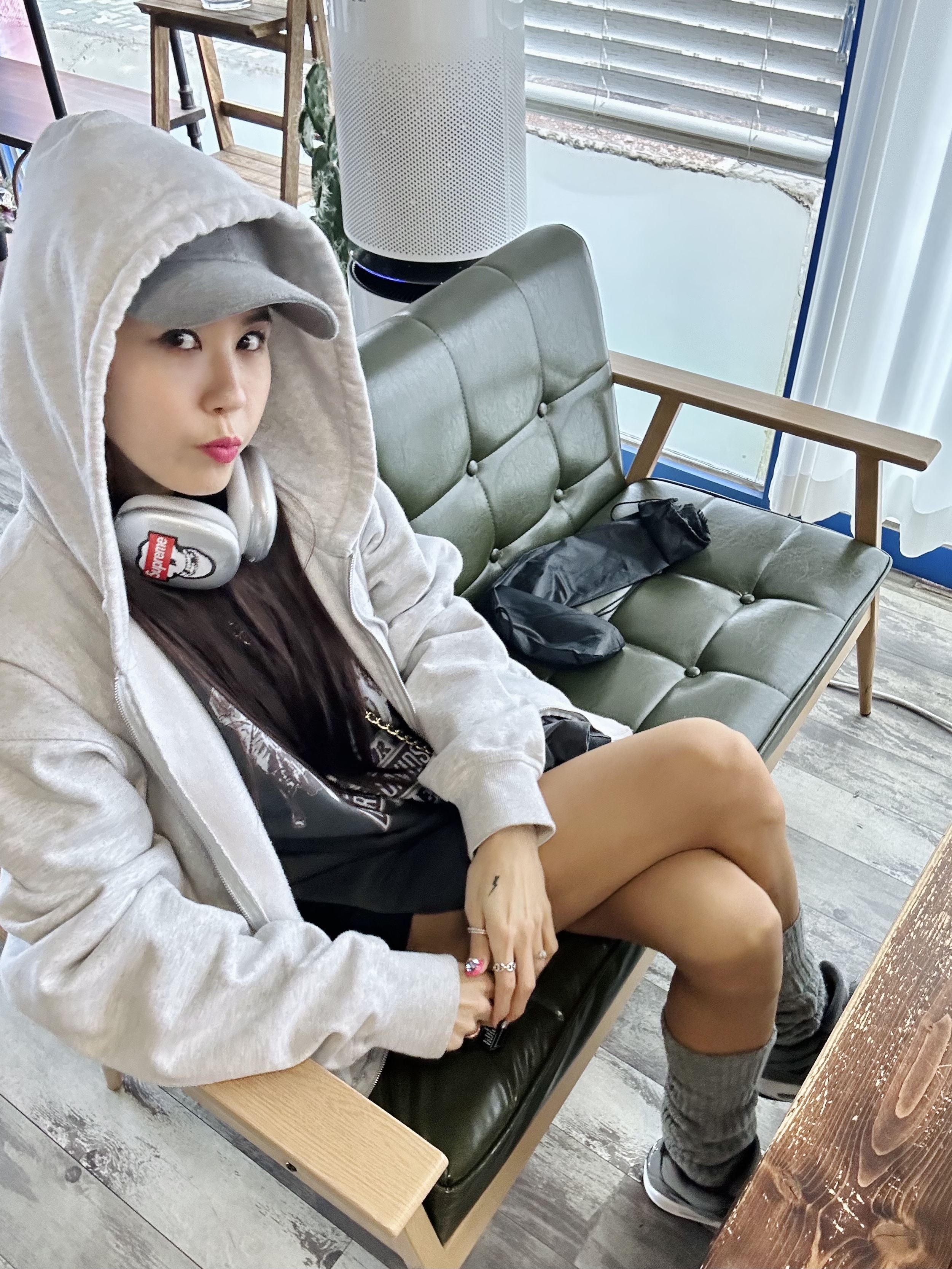 Apple AirPods Max Lightning Silver (Korean Ver.), Jordan 4 Retro Cool Grey 2019 착용 스타일 - 3